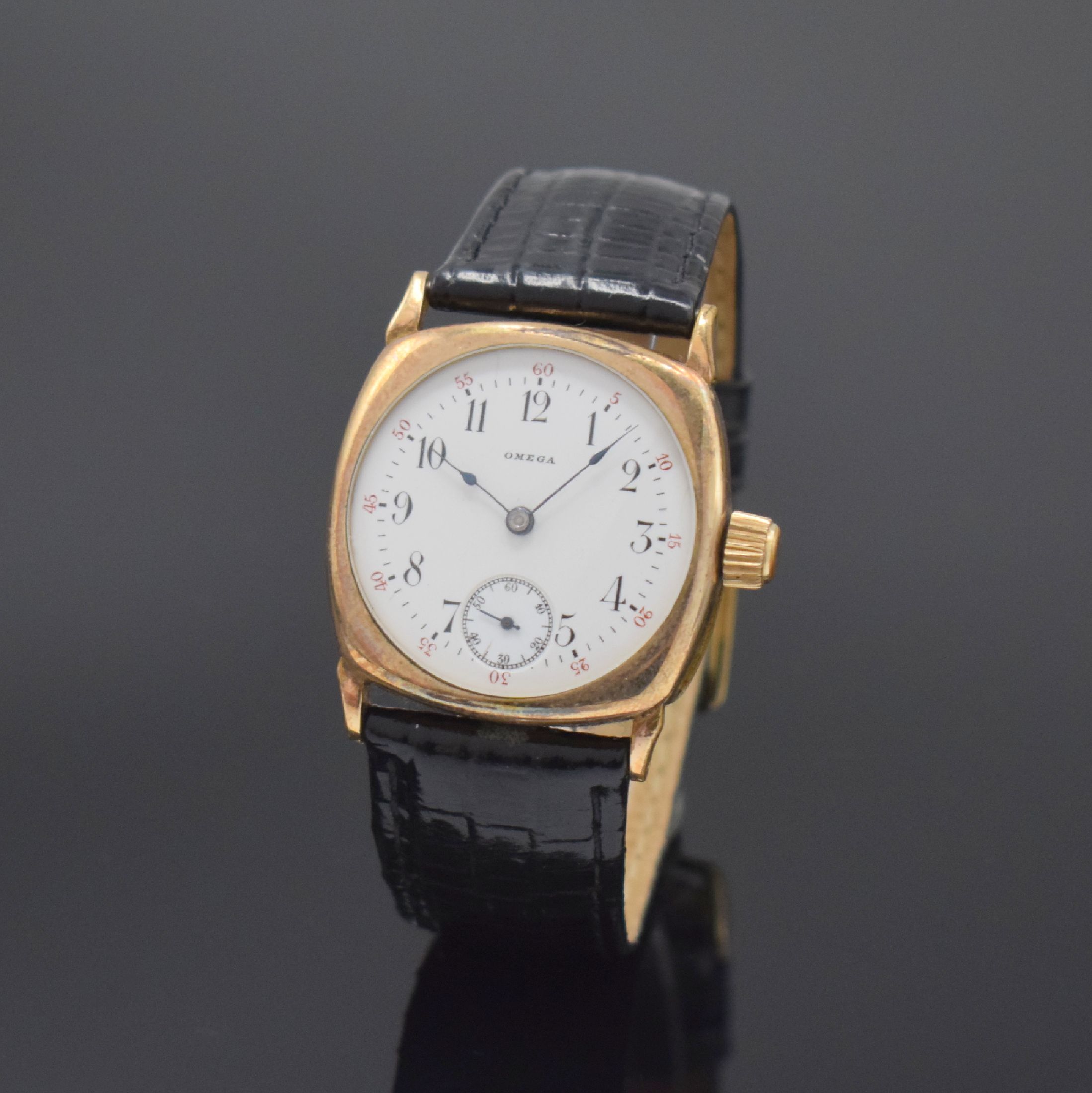 OMEGA frühe vergoldete Armbanduhr für den amerikanischen Markt, Schweiz / USA um 1910, Handaufzug, 3-tlg. Carré-Cambré-Geh., Boden u. Glasrand ...