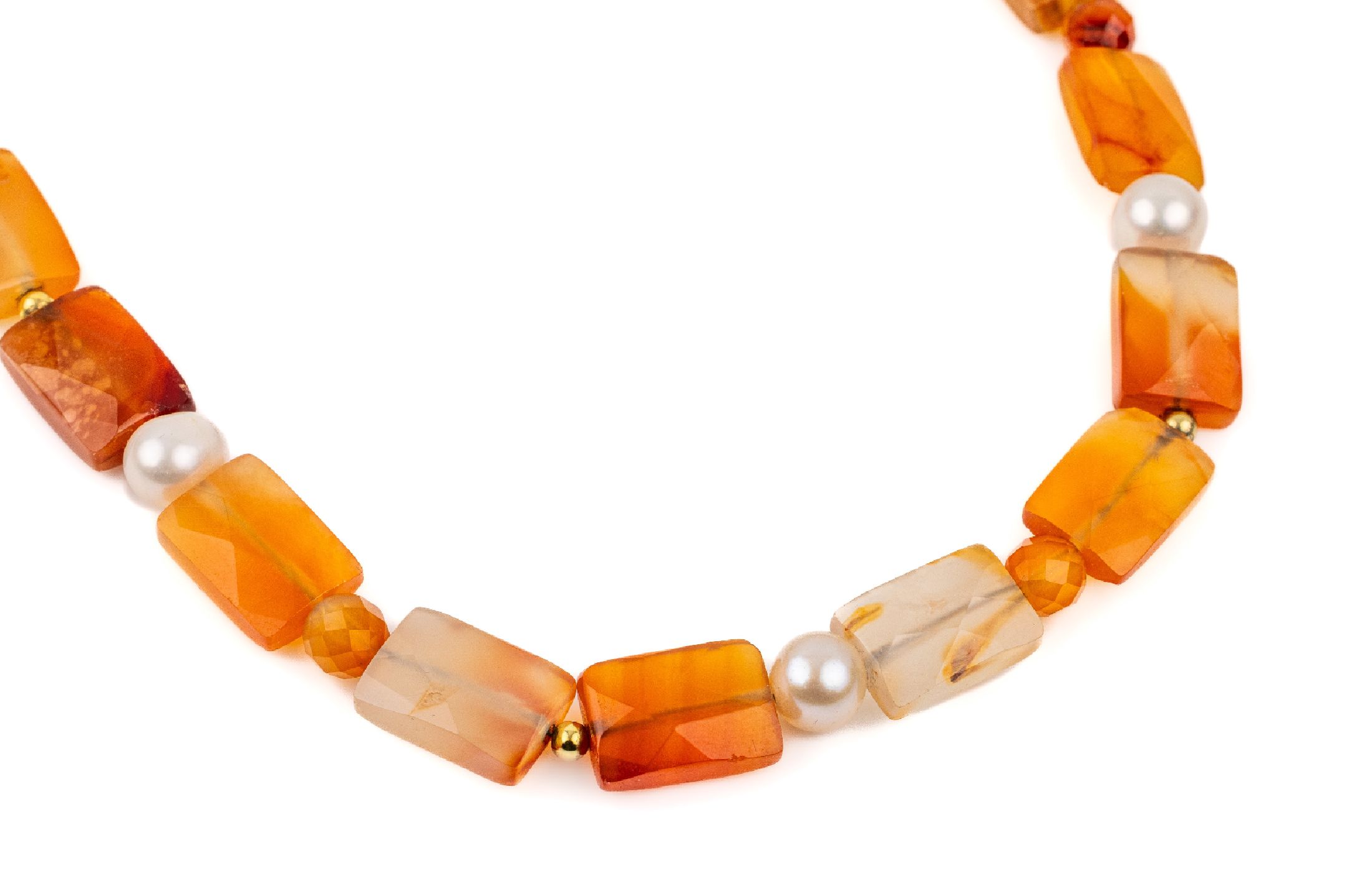 Farbstein-Perl-Collier mit 14 kt Gold Schließe, GG 585/000, facett. Achate und Karneole in versch. Formen und Farben, 7 Akoyazuchtperlen, D. ca. ...