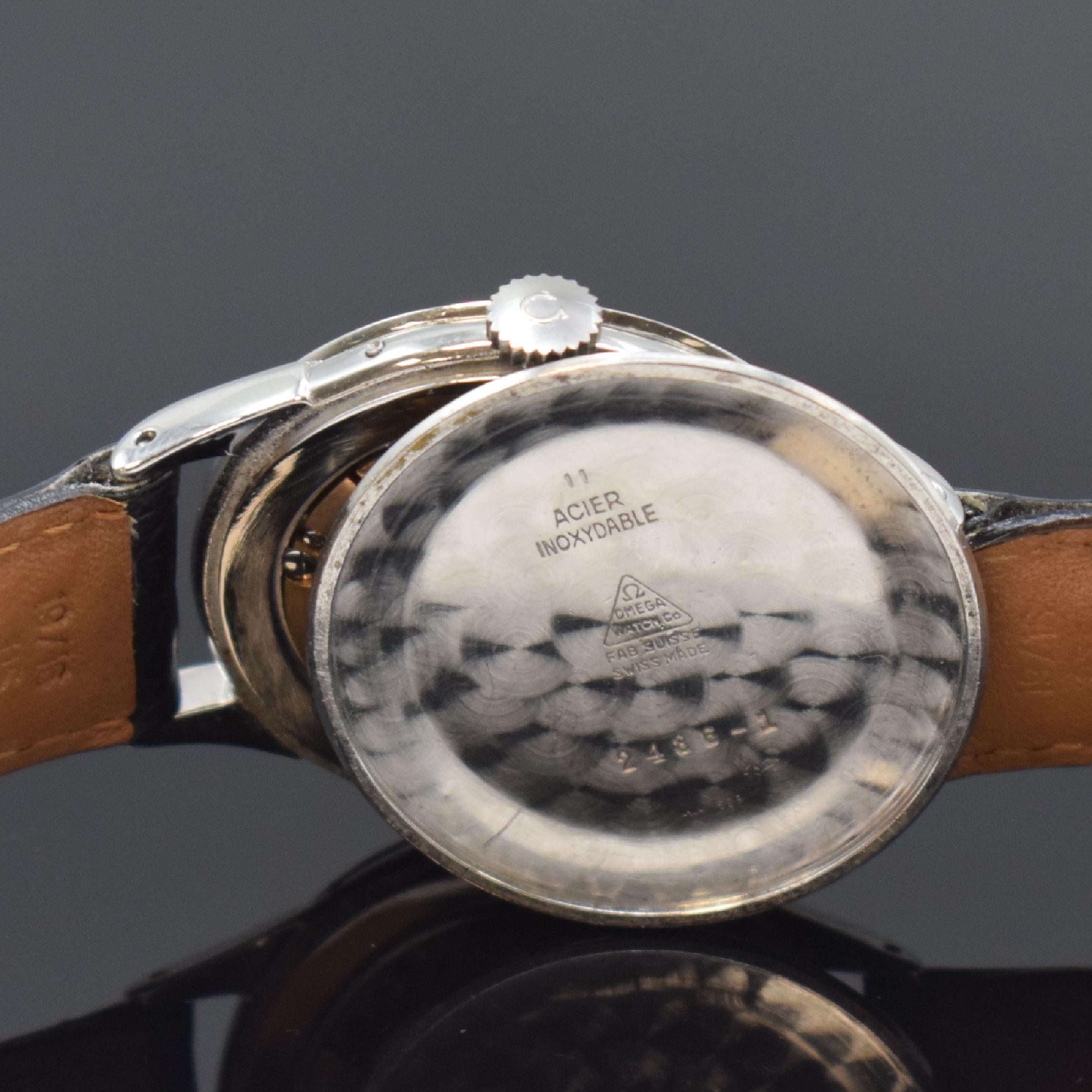 Detail f: OMEGA seltene, astronomische Herrenarmbanduhr Serie Cosmic Referenz 2486-1, Handaufzug, Schweiz um 1953, 3-teil. Edelstahlgeh., Boden und Glasrand ...