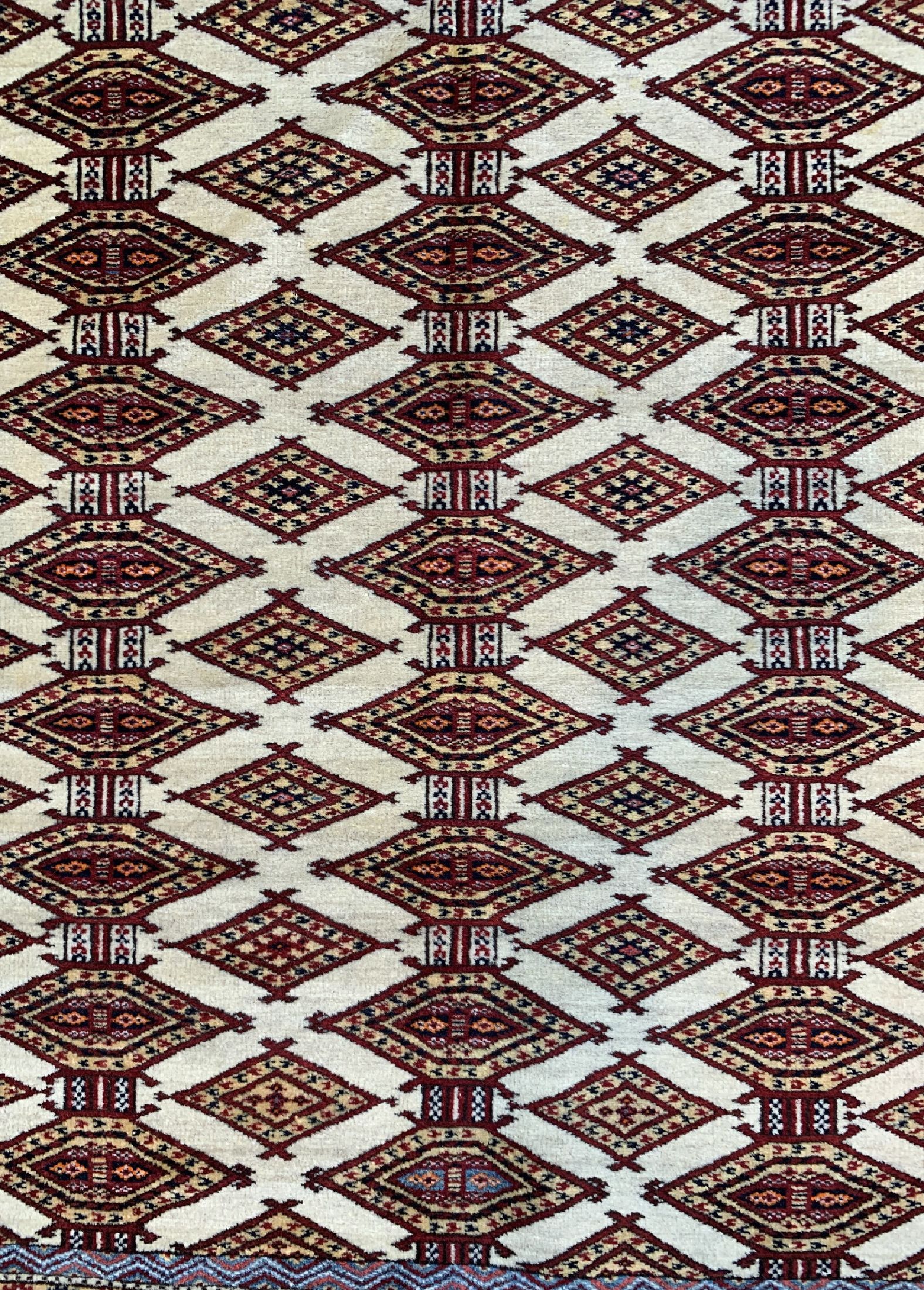 Detail b: Torkmen fein, Persien, ca. 50 Jahre, Wolle auf Wolle, ca. 170 x 130 cm, EHZ: 2