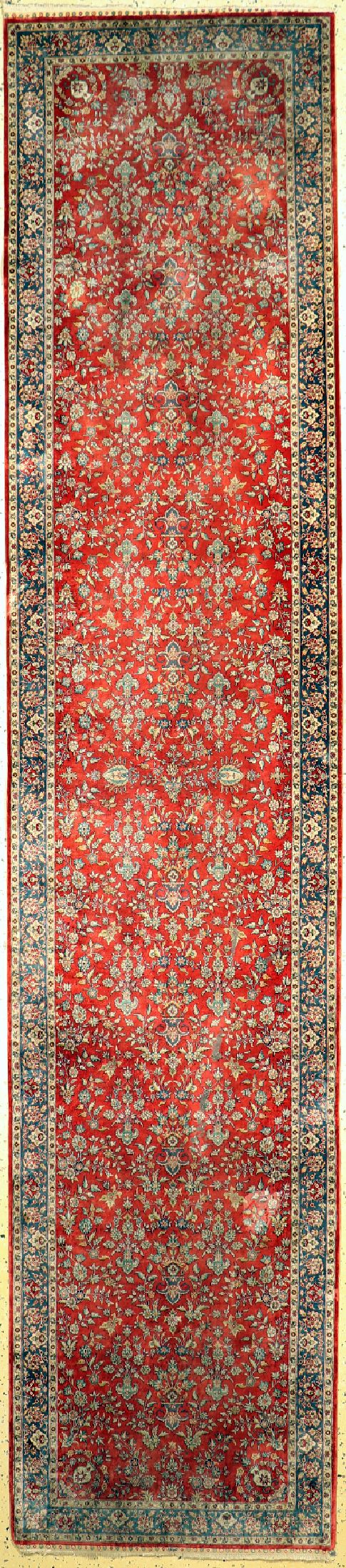 Hereke Seide fein, China, ca. 50 Jahre, reine Naturseide, ca. 370 x 80 cm, ca. 1,0 Mio. Kn/qm, Reinigungsbedürftig, EHZ: 2