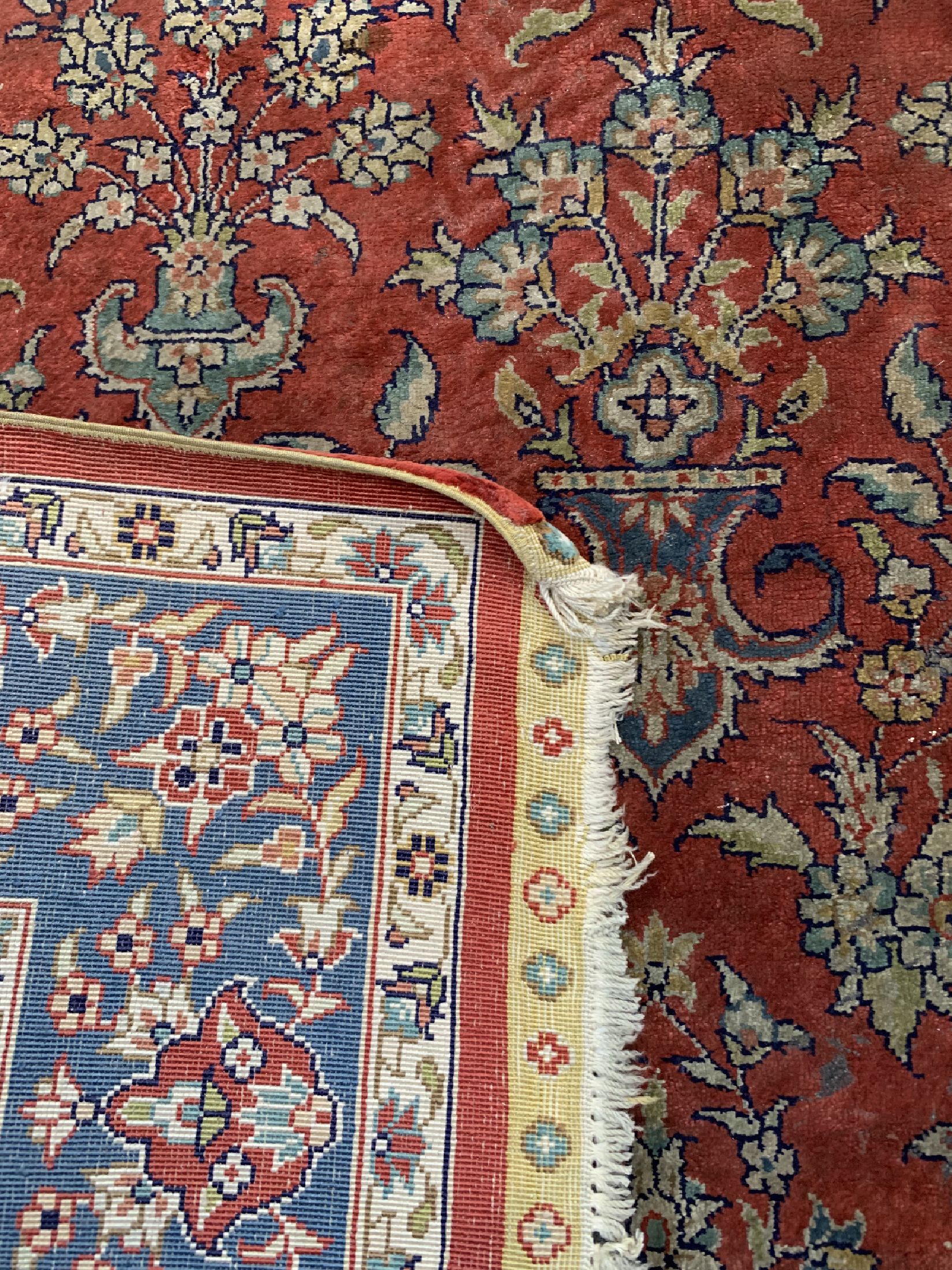 Detail d: Hereke Seide fein, China, ca. 50 Jahre, reine Naturseide, ca. 370 x 80 cm, ca. 1,0 Mio. Kn/qm, Reinigungsbedürftig, EHZ: 2