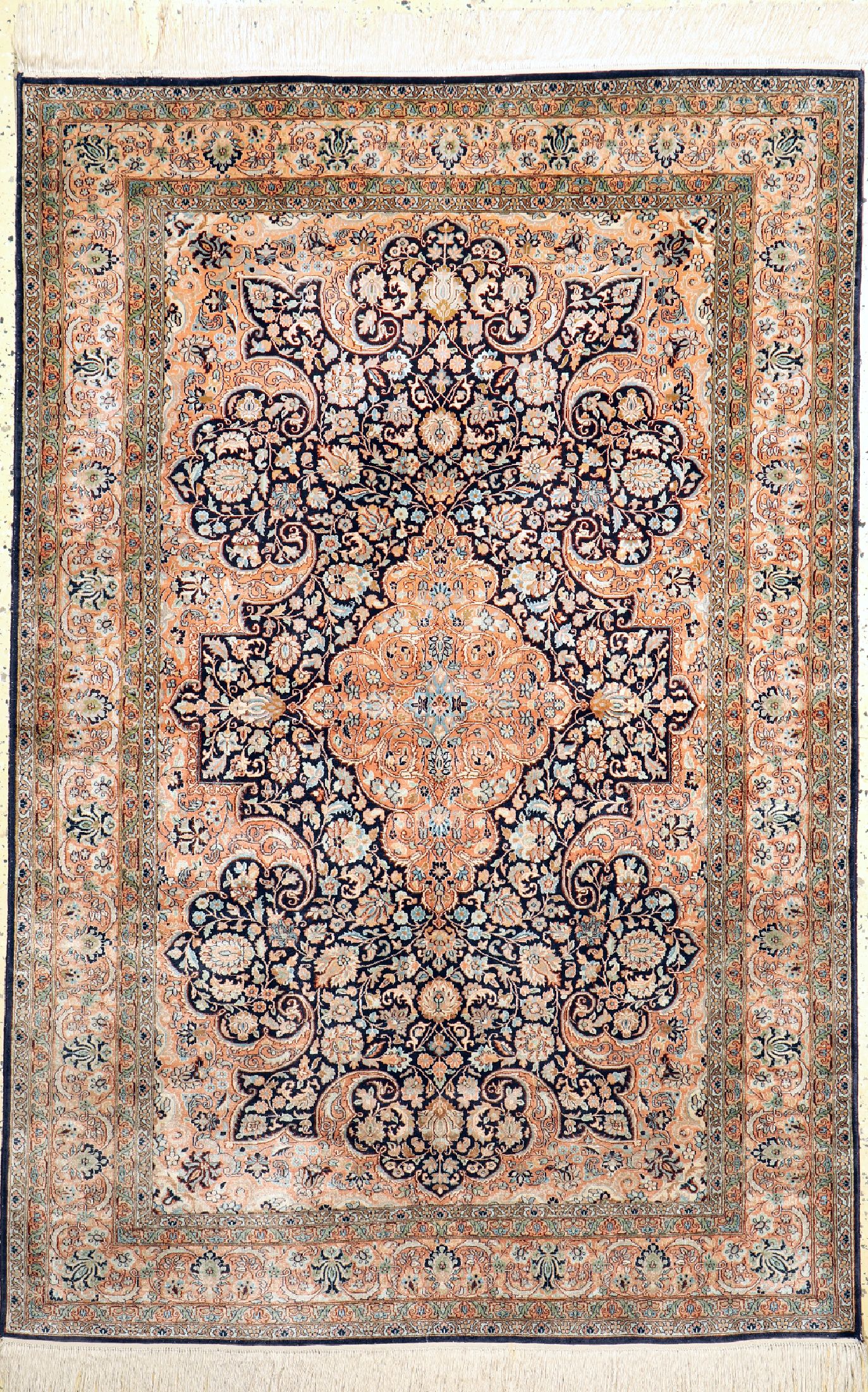 Kaschmir Seide fein, Indien, ca. 50 Jahre, reine Naturseide, ca. 180 x 122 cm, ca. 1,0 Mio. Kn/qm, EHZ: 1-2