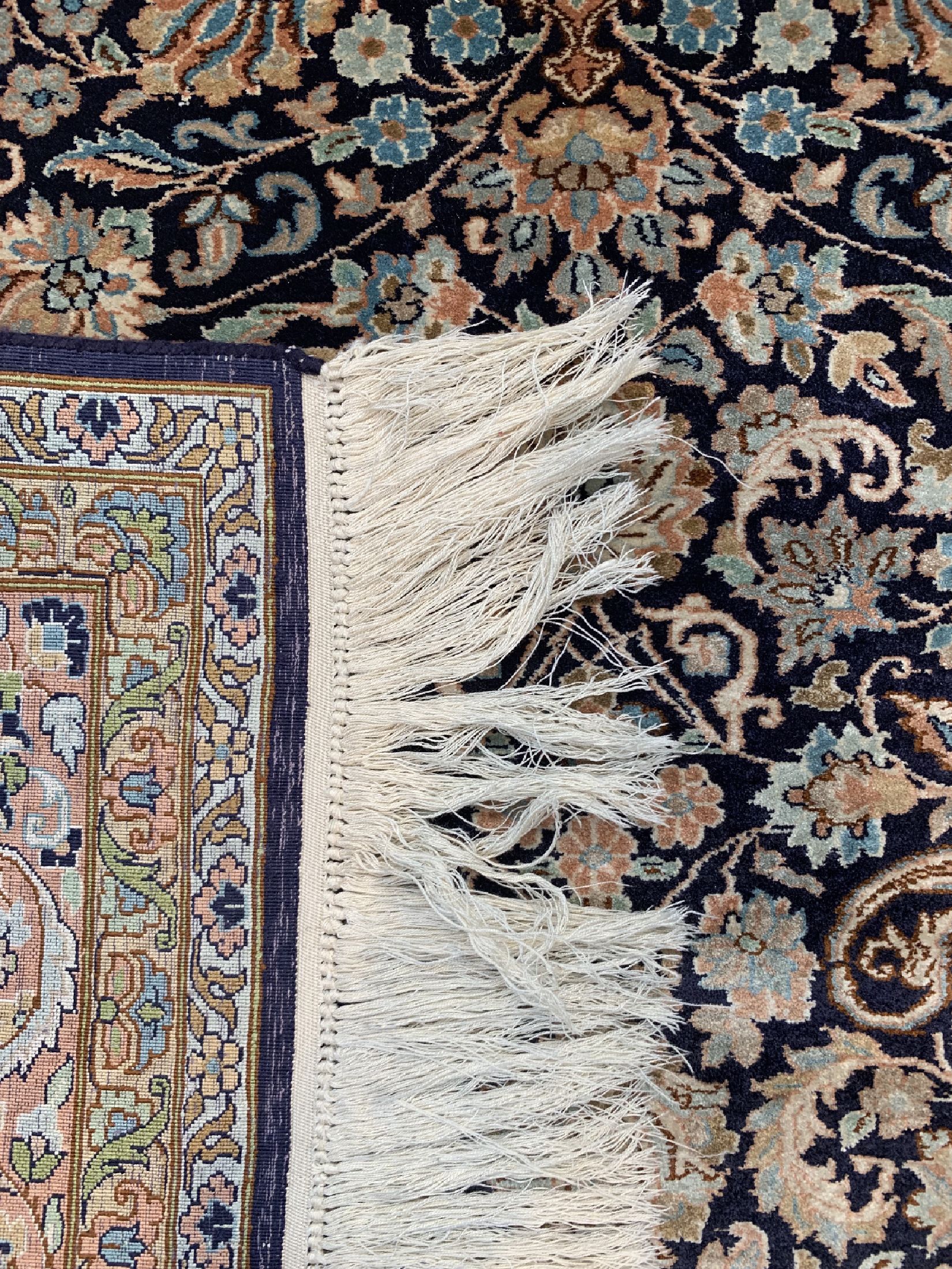 Detail d: Kaschmir Seide fein, Indien, ca. 50 Jahre, reine Naturseide, ca. 180 x 122 cm, ca. 1,0 Mio. Kn/qm, EHZ: 1-2