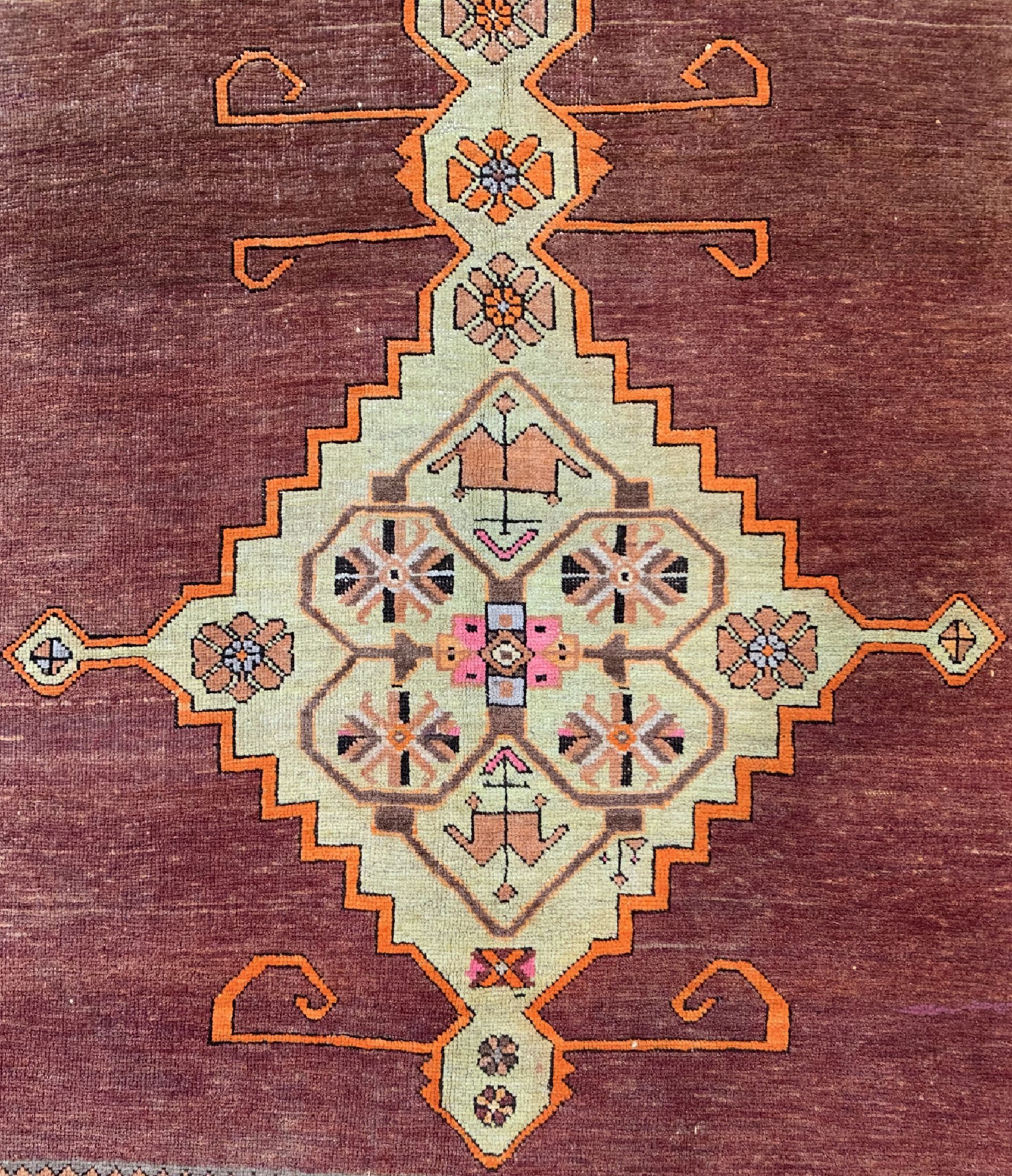 Detail b: Karabagh alt, Kaukasus, um 1920/1930, Wolleauf Wolle, ca. 235 x 145 cm, EHZ: 2-3