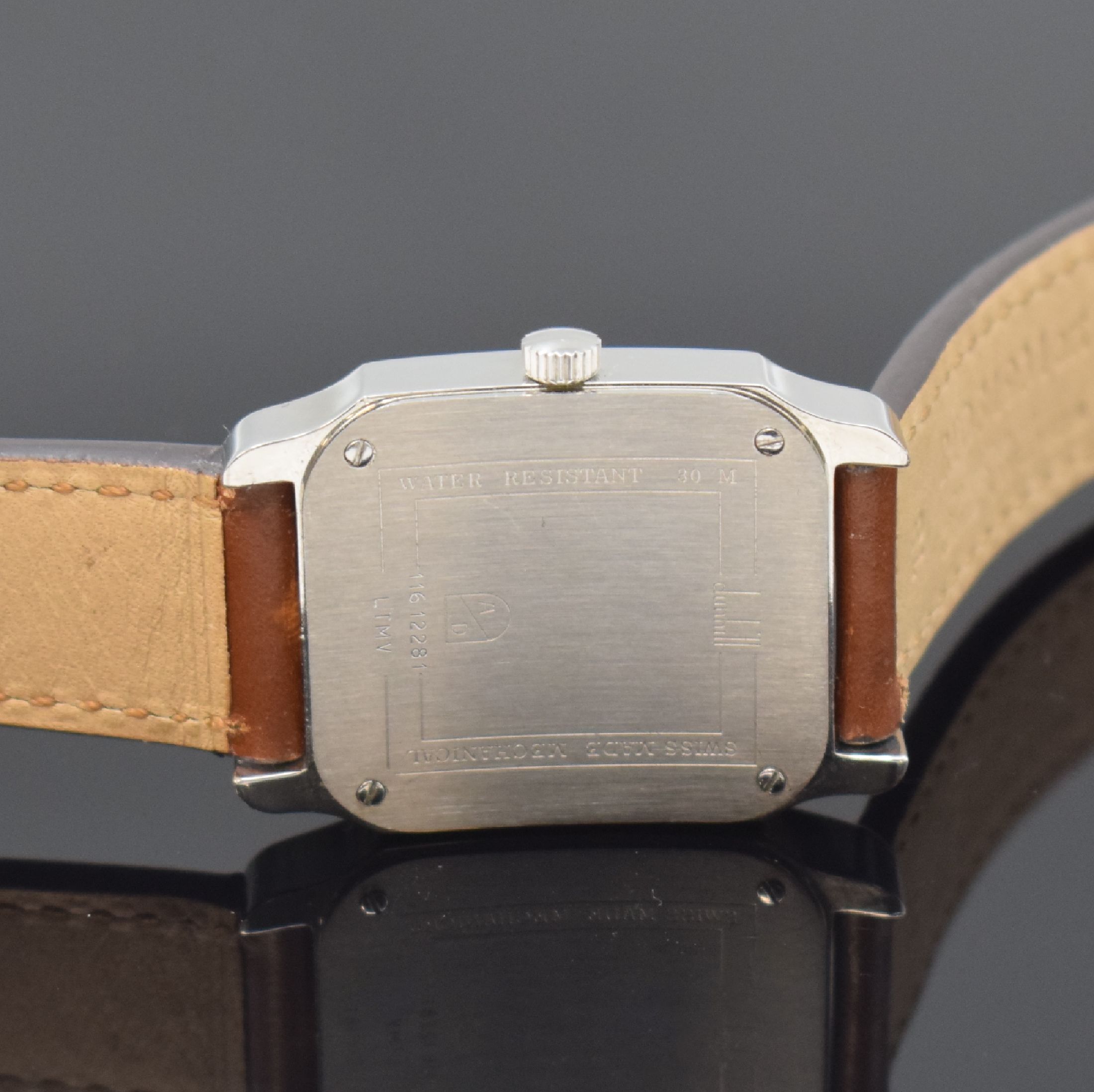 Detail c: DUNHILL Mechanical rechteckige Armbanduhr in Stahl, Schweiz um 2005, Handaufzug, 4-fach verschr. Geh., silb. Zifferbl., arab. Zahlen, rhod. Werk Kal. ...