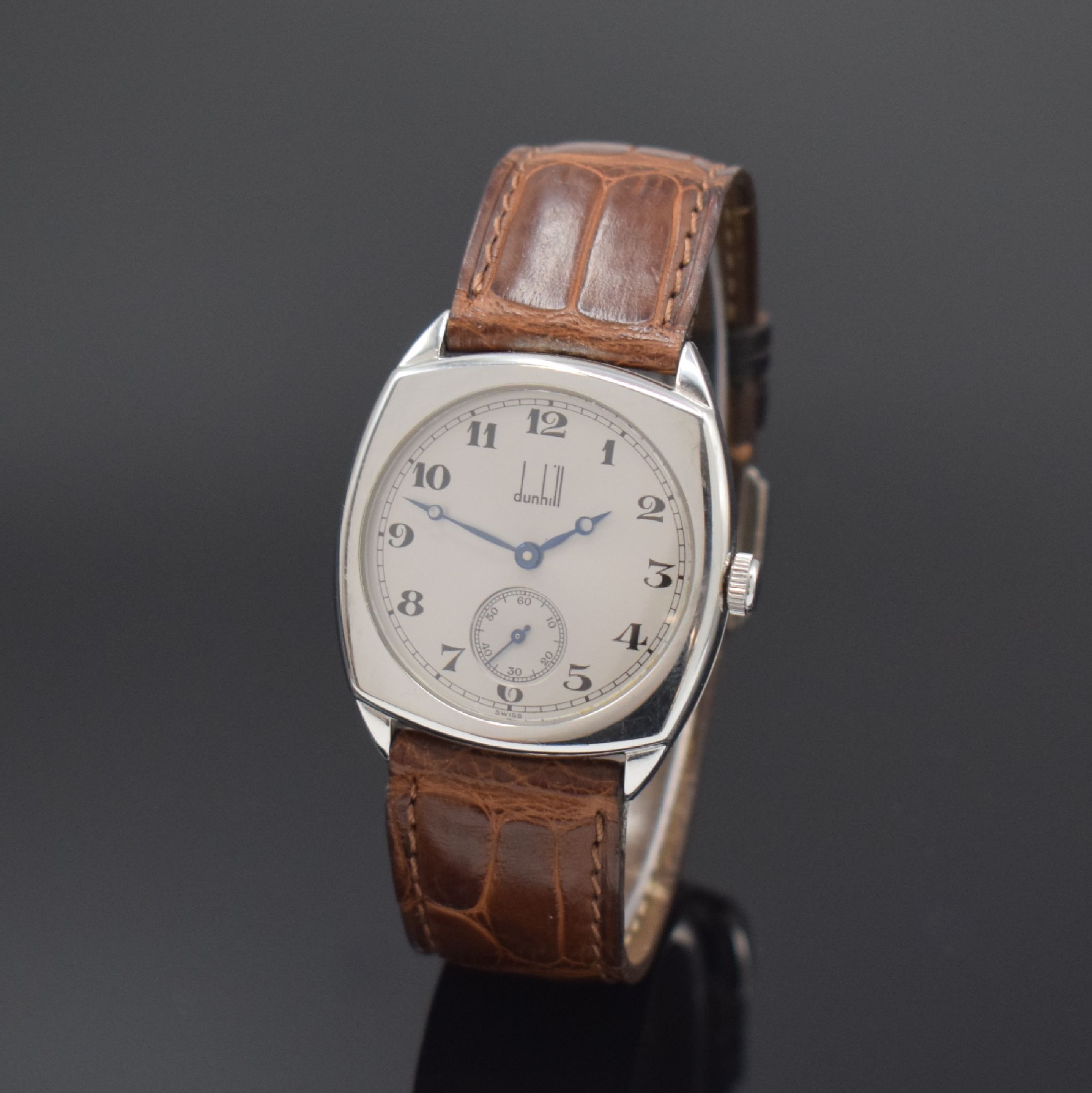 DUNHILL Mechanical Armbanduhr in Stahl, Schweiz um 2005, Handaufzug, 4-fach verschr. Carré-Cambré-Geh., grau-silb. Zifferbl., arab. Zahlen, kl. ...