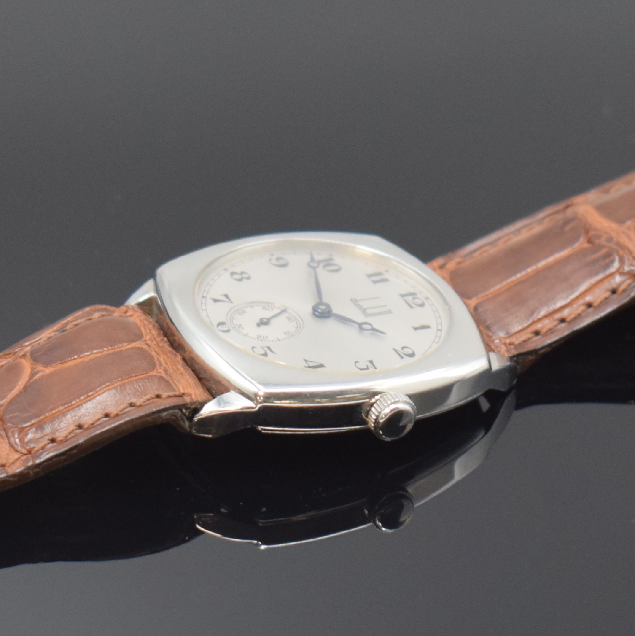 Detail c: DUNHILL Mechanical Armbanduhr in Stahl, Schweiz um 2005, Handaufzug, 4-fach verschr. Carré-Cambré-Geh., grau-silb. Zifferbl., arab. Zahlen, kl. ...