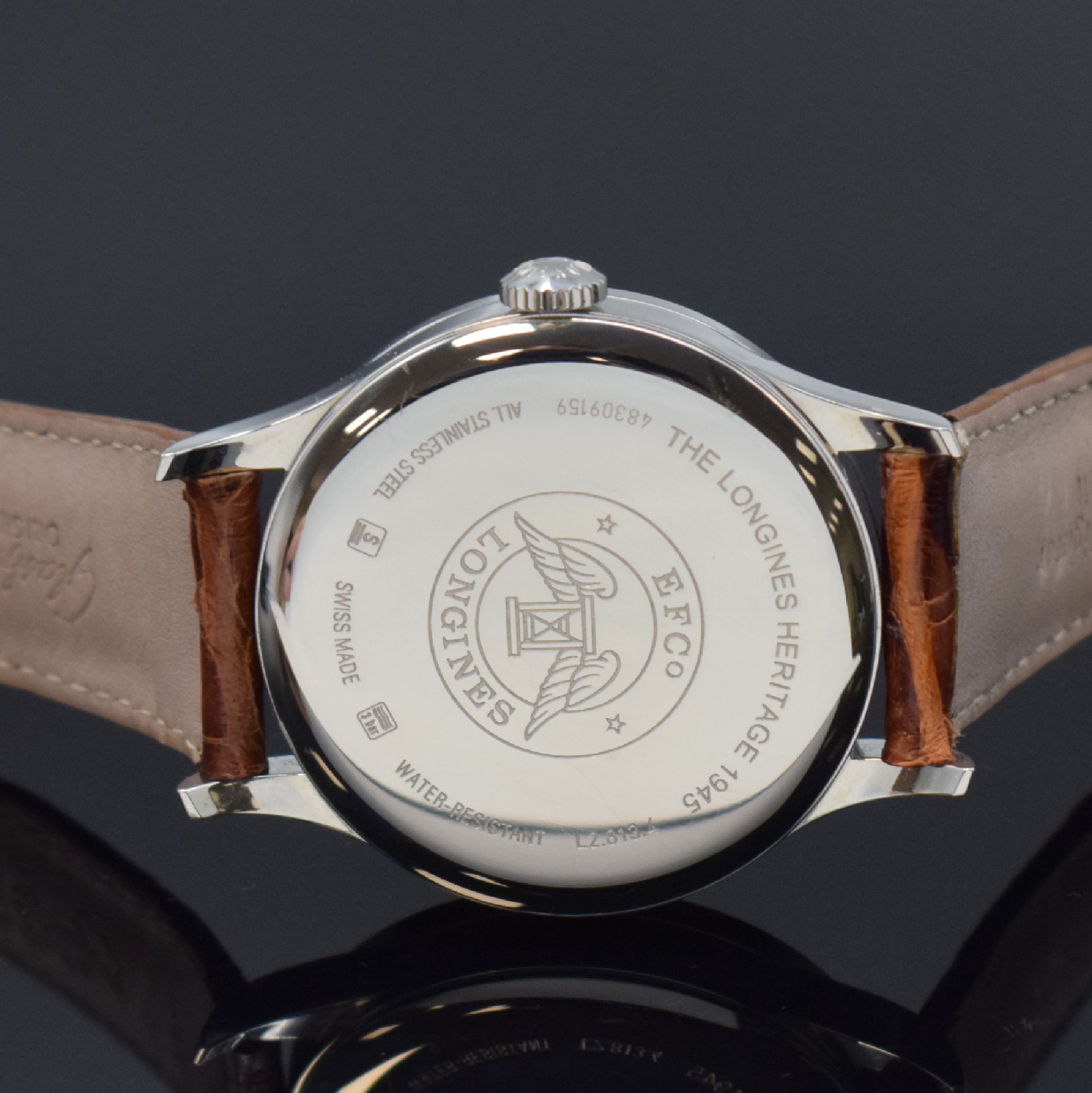 Detail c: LONGINES Heritage 1945 Herrenarmbanduhr in Stahl Referenz L2.813.4, Schweiz um 2020, Automatik, gedr. Geh., gewölbtes Saphirglas, silb./cremefarb. ...