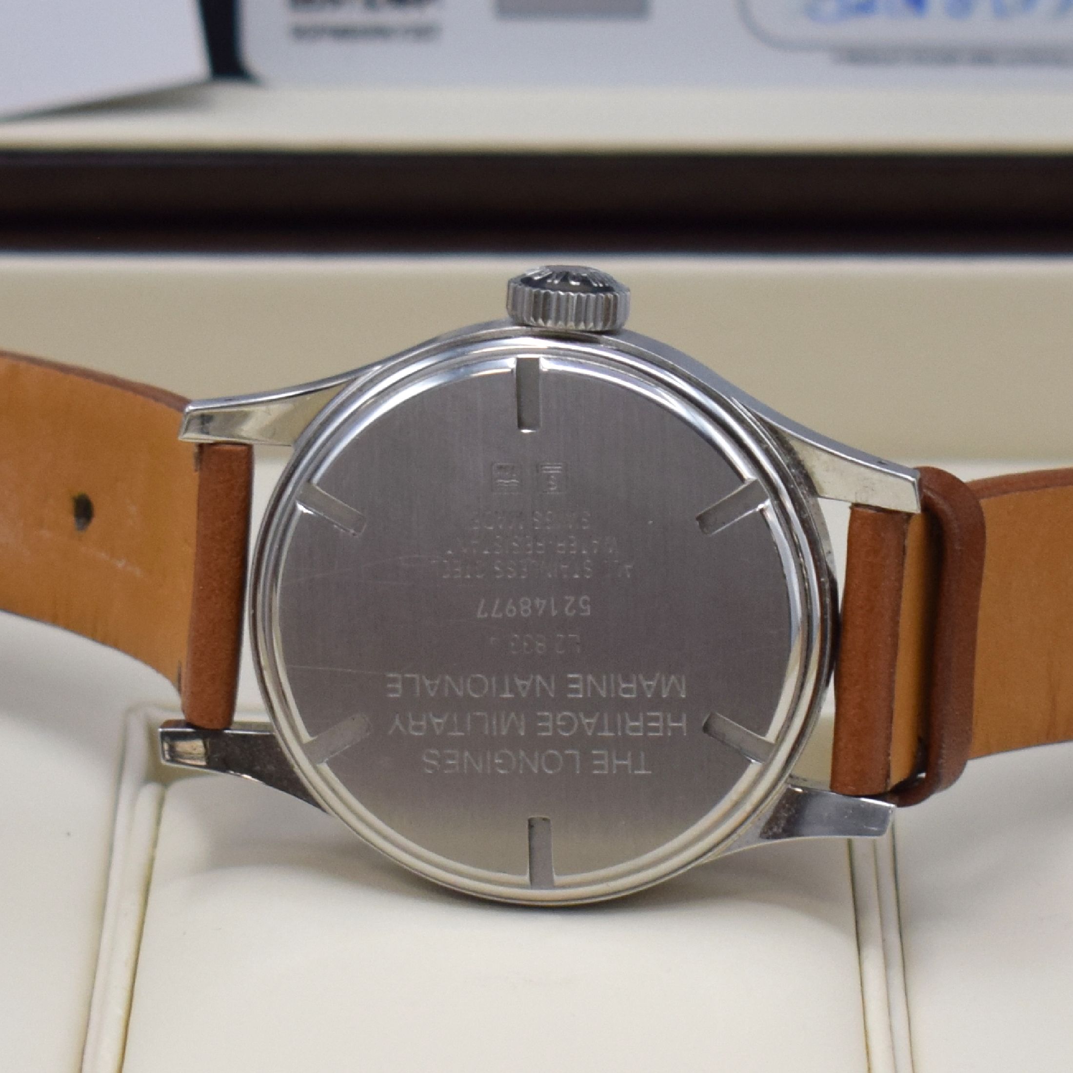Detail d: LONGINES Heritage Military Marine National Herrenarmbanduhr in Stahl Referenz L2.833.4, Schweiz lt. orig. Papier verk. 05/2021, Automatik, verschr. ...