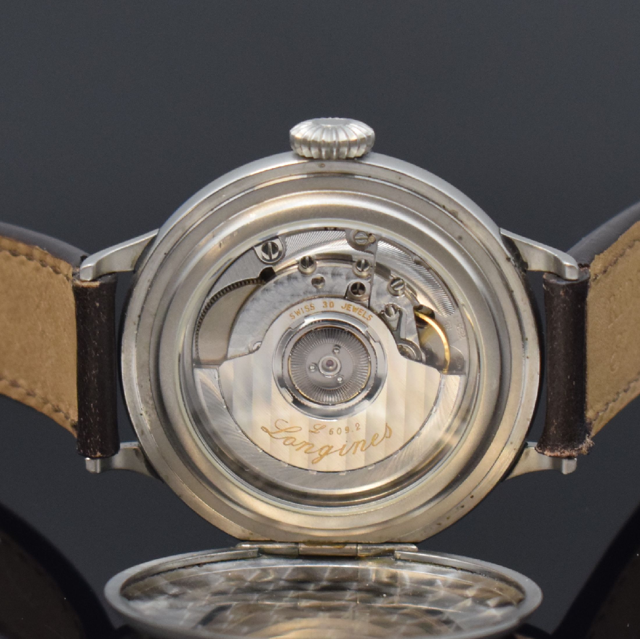 Detail e: LONGINES limitierte Armbanduhr in Stahl Referenz L7.881.4, Schweiz um 2010, Automatik, mattiertes Scharniergeh., Lünette aufgedr., weißes Zifferbl. ...