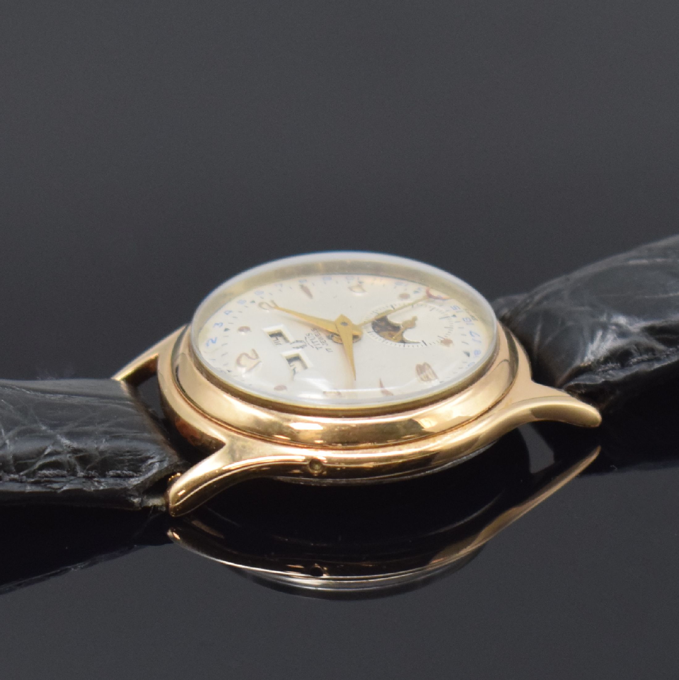 Detail c: TITUS vergoldete Armbanduhr mit Vollkalender Kaliber Venus 203, Schweiz um 1955, Handaufzug, Stahlboden aufgedr., Korrekturdr. seitl. im Geh. ...