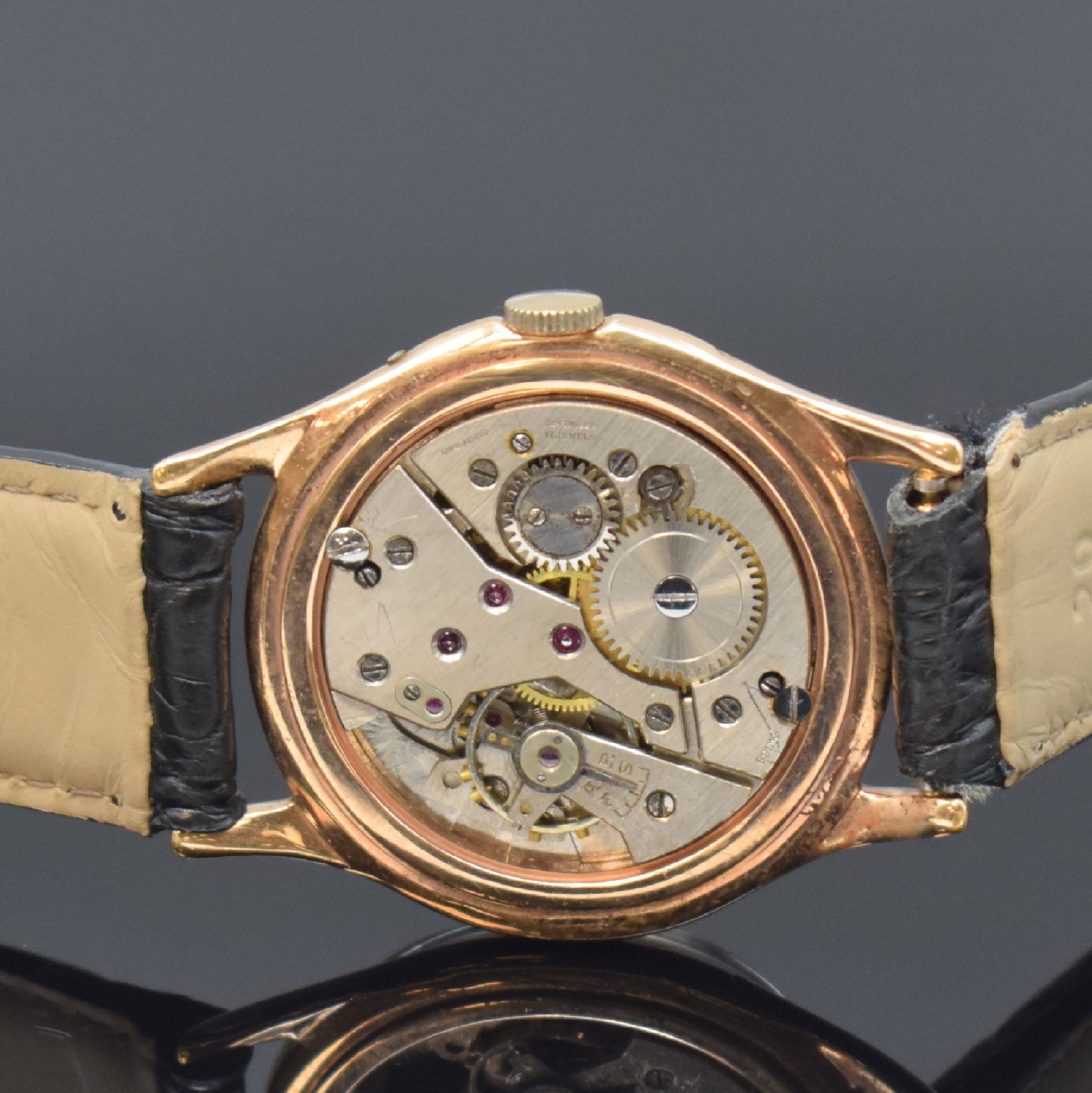 Detail e: TITUS vergoldete Armbanduhr mit Vollkalender Kaliber Venus 203, Schweiz um 1955, Handaufzug, Stahlboden aufgedr., Korrekturdr. seitl. im Geh. ...