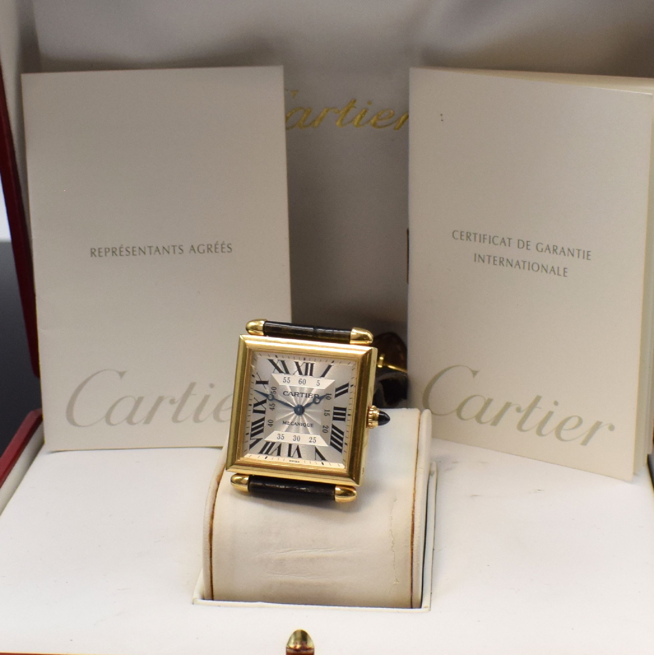 Detail e: CARTIER seltene, auf 1997 Stück limitierte Armbanduhr Tank Obus Mecanique Referenz 2380, Handaufzug, 2-teil. GG 750/000 Geh. inkl. orig. Lederband ...
