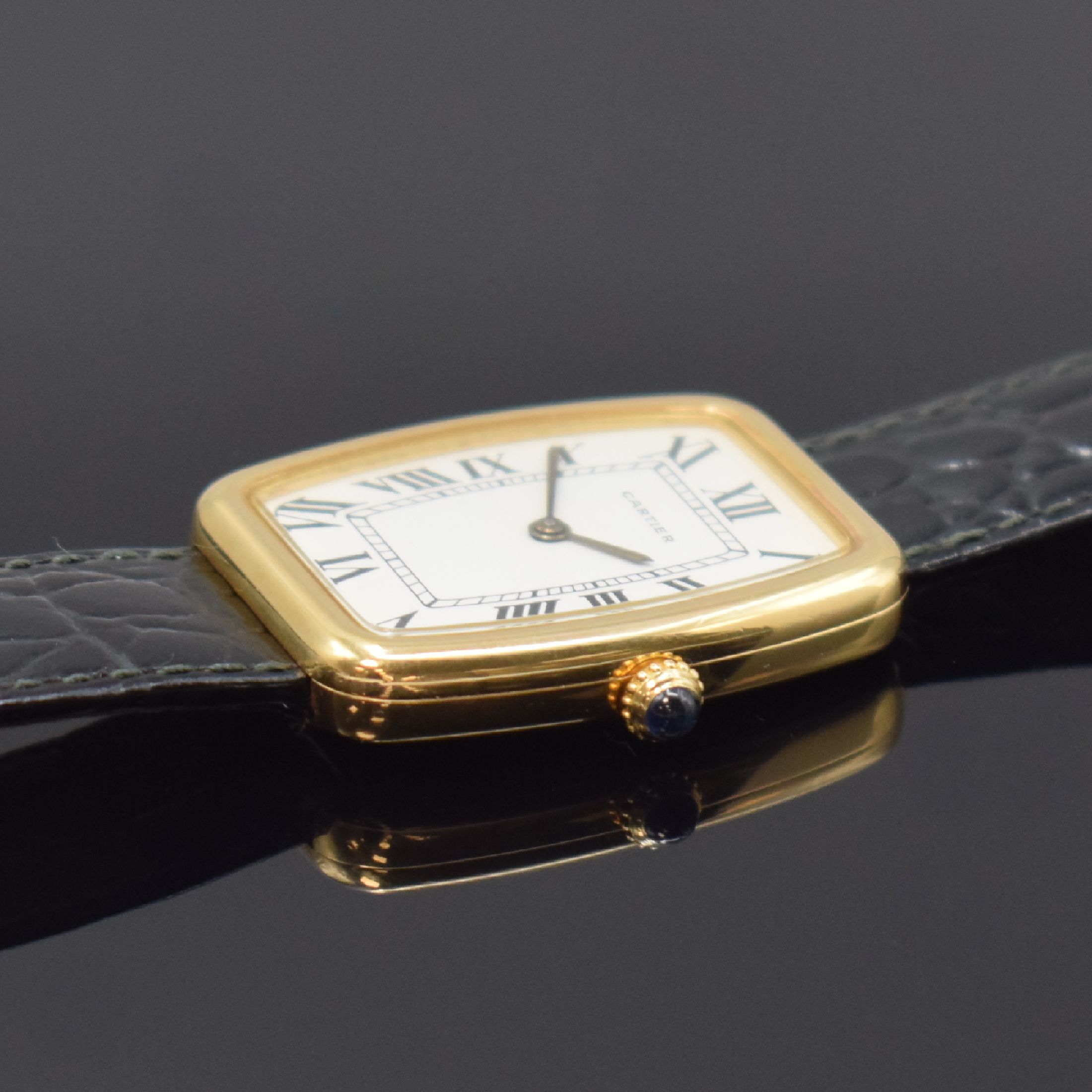 Detail b: CARTIER Paris seltene Armbanduhr in GG 750/000, Handaufzug, Frankreich um 1980, 2-teil. tonneauförmiges Geh., Lünette gegen Boden 4- fach verschr., ...