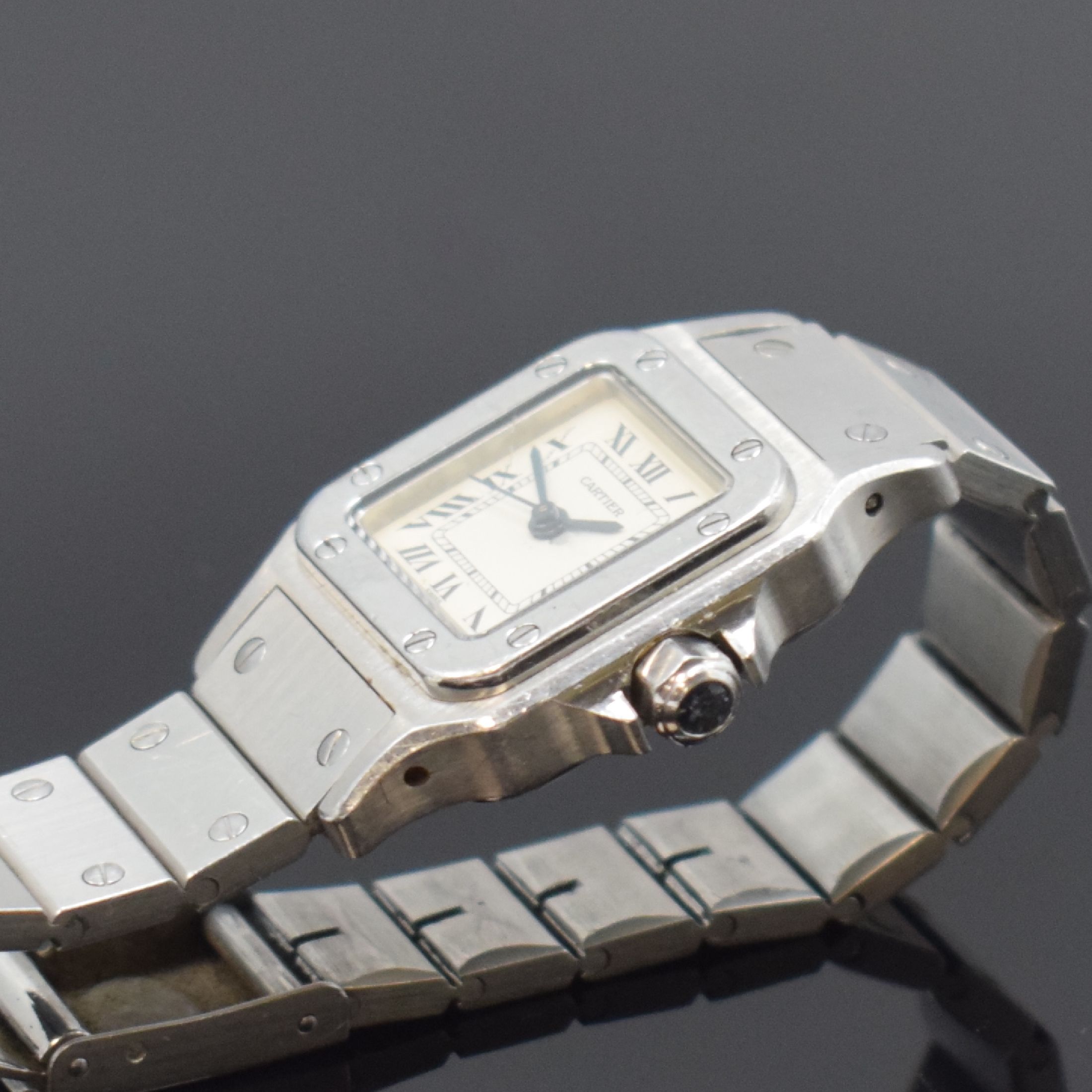 Detail c: CARTIER Santos Damenarmbanduhr in Stahl, Schweiz um 1990, Automatik, Boden u. Lünette 8-fach verschr., Gliederband m. Faltschl., Schmuckkrone ...