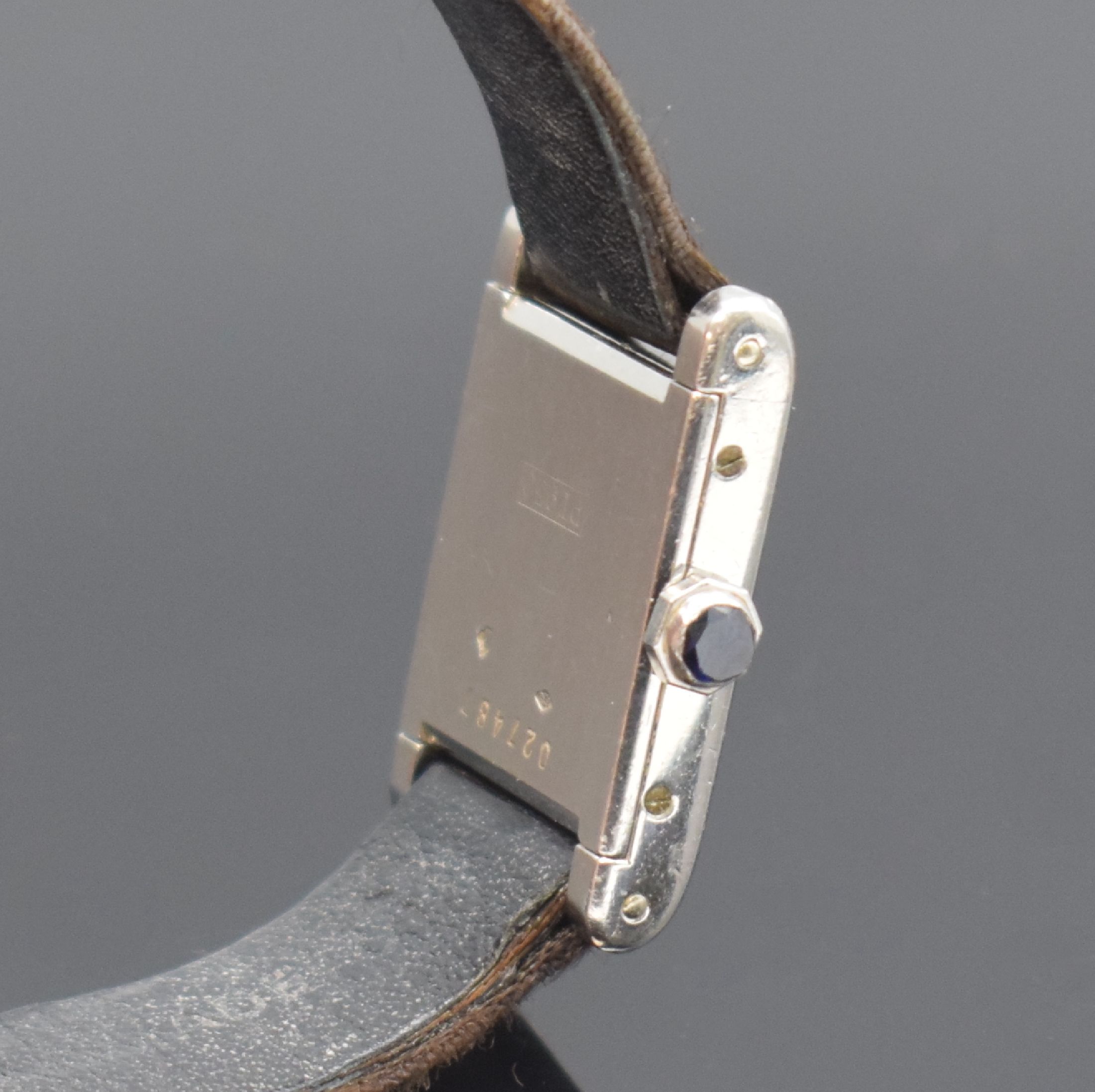 Detail c: CARTIER Paris Mini Tank seltene Damenarmbanduhr in Platin, Frankreich/ Schweiz um 1970, Handaufzug, 2-teil. Gehäuse seitl. 4-fach verschr., ...