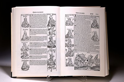 Image 26691479 - Facsimile: Hartmann Schedel (1414-1514). LiberChronicarum, so-called Schedelsche Weltchronik, Ostfildern, Quantum Books n.d. (2002), facsimile based on the original from 1493 (Nuremberg, Koberger), half-cloth binding, gold-embossed title, traces of age