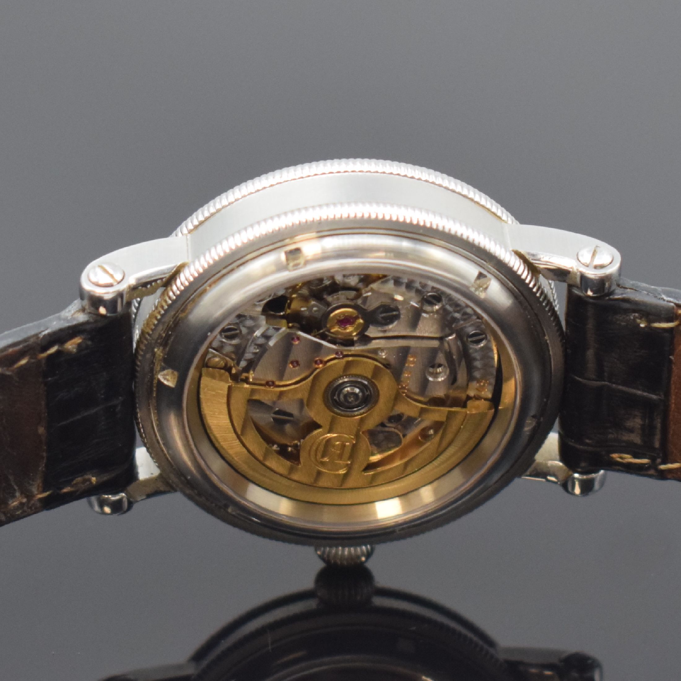 Detail e: CHRONOSWISS Delphis Herrenarmbanduhr in Edelstahl Referenz 1423CH, Schweiz um 2000, Automatik, beids. vergl. Geh., Boden geschr., Lederband m. orig. ...
