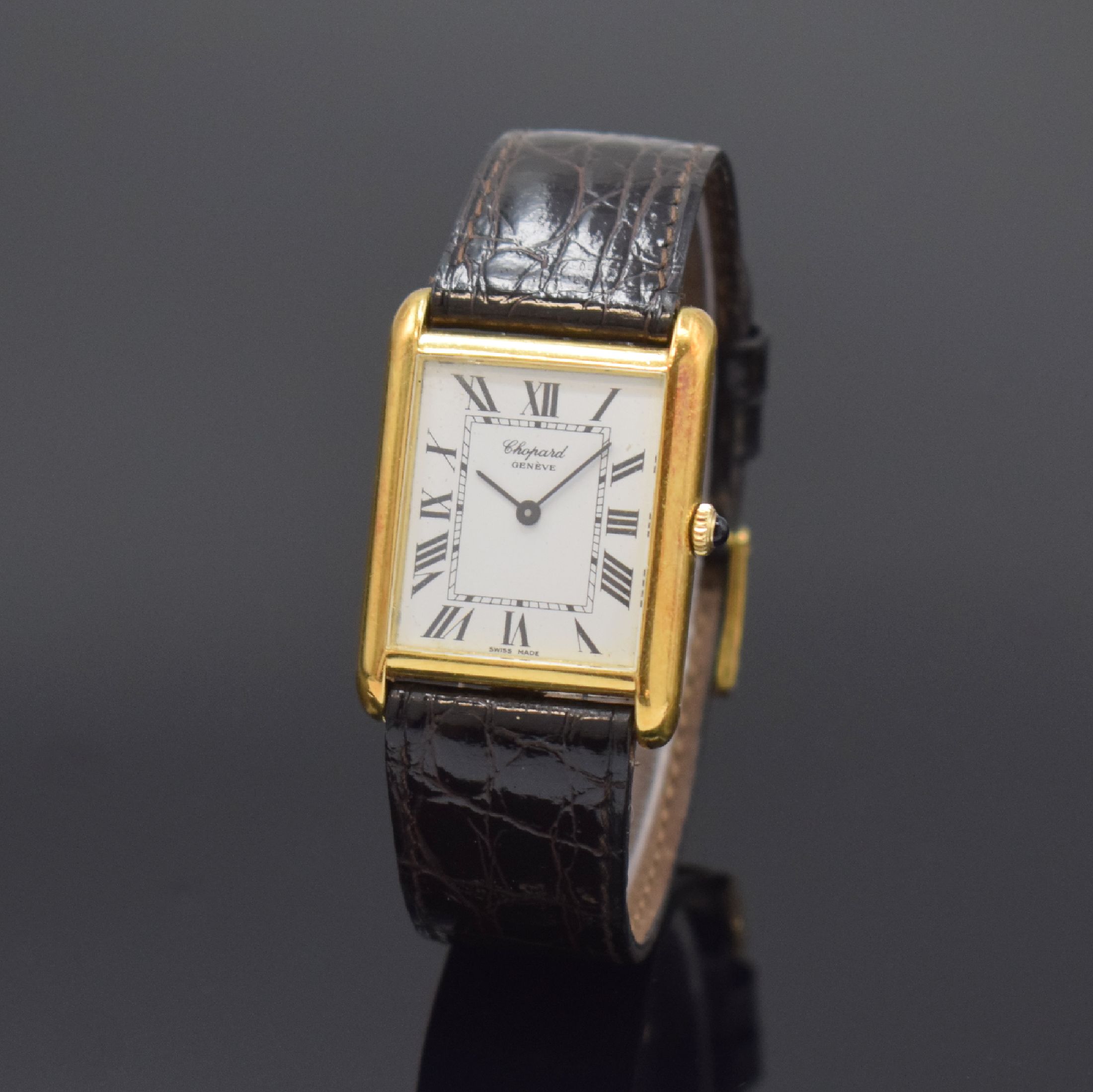 CHOPARD Armbanduhr in GG 750/000 Referenz 2012, Schweiz um 1980, Handaufzug, 2-teil. Geh., Boden aufgedr., Schmuckkrone, emailfarb. Zifferbl. m. ...