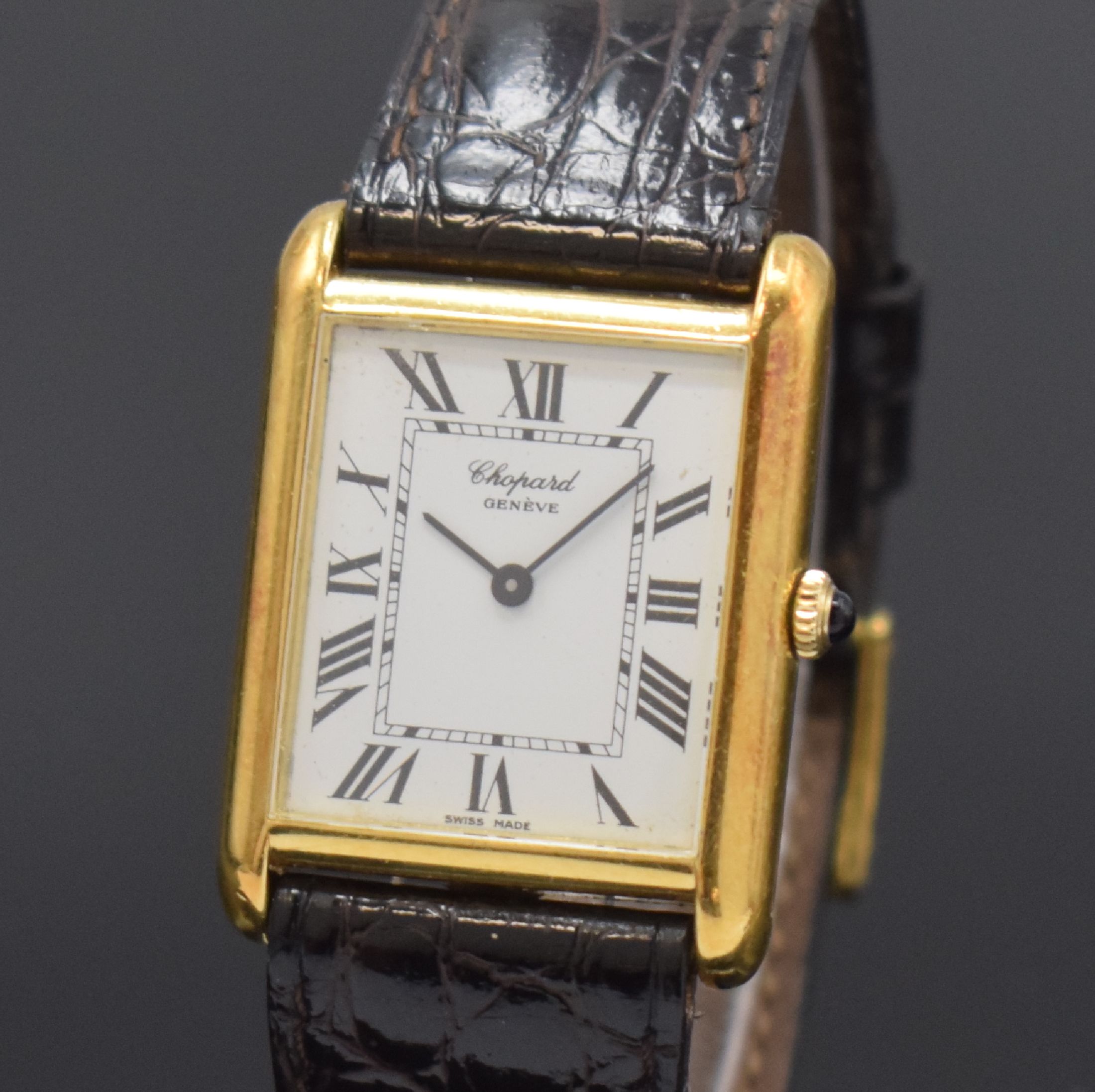 Detail a: CHOPARD Armbanduhr in GG 750/000 Referenz 2012, Schweiz um 1980, Handaufzug, 2-teil. Geh., Boden aufgedr., Schmuckkrone, emailfarb. Zifferbl. m. ...