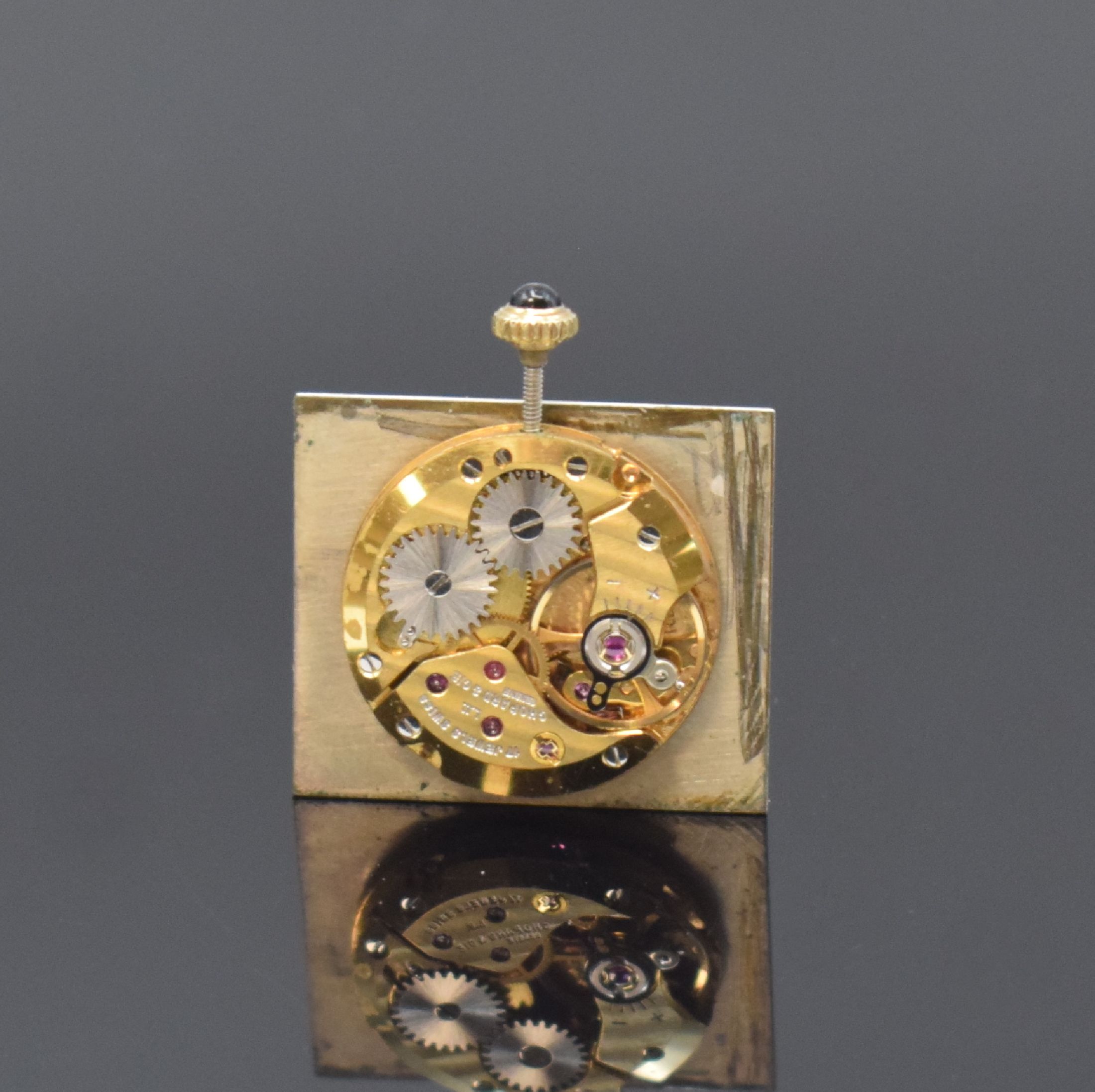 Detail d: CHOPARD Armbanduhr in GG 750/000 Referenz 2012, Schweiz um 1980, Handaufzug, 2-teil. Geh., Boden aufgedr., Schmuckkrone, emailfarb. Zifferbl. m. ...