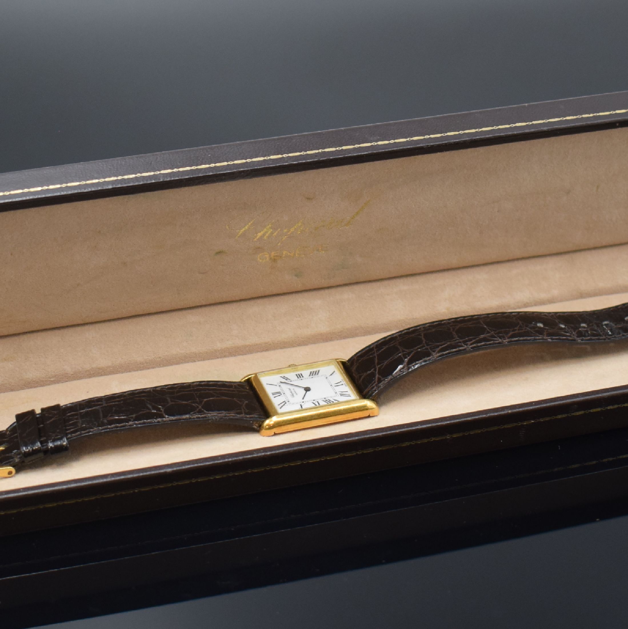 Detail f: CHOPARD Armbanduhr in GG 750/000 Referenz 2012, Schweiz um 1980, Handaufzug, 2-teil. Geh., Boden aufgedr., Schmuckkrone, emailfarb. Zifferbl. m. ...