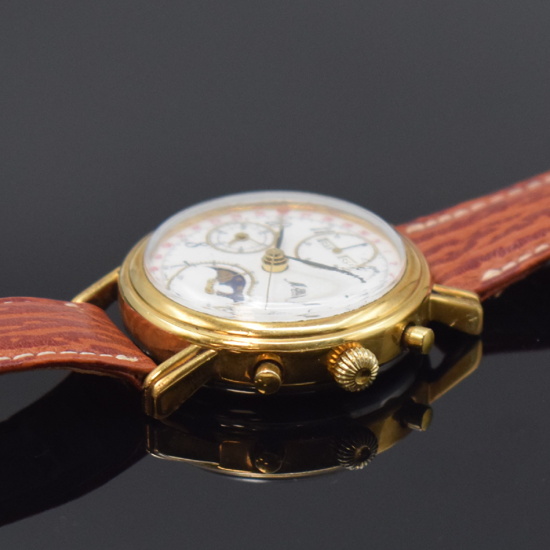 Detail b: M & M vergoldete Herrenarmbanduhr mit Vollkalender, Schweiz um 1995, Handaufzug, Stahlboden gedr., Korrekturdrücker seitl. im Geh. eingel., weißes ...