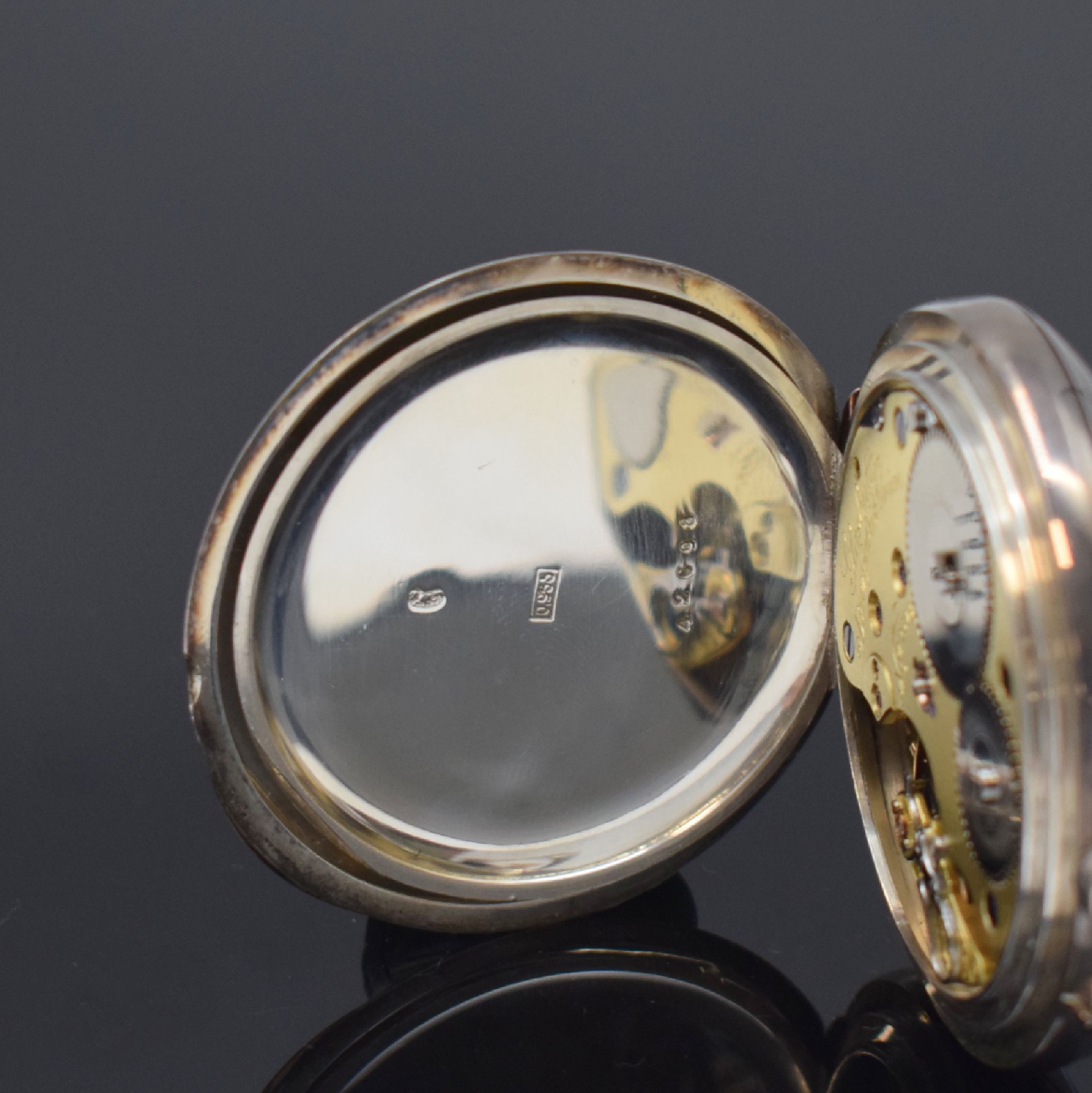 Detail d: UHRENFABRIK UNION GLASHÜTTE offene Taschenuhr in 935er Silber, Deutschland um 1900, Geh. dell., guill. Rücks. m. Monogramm, Silbercuvette, ...