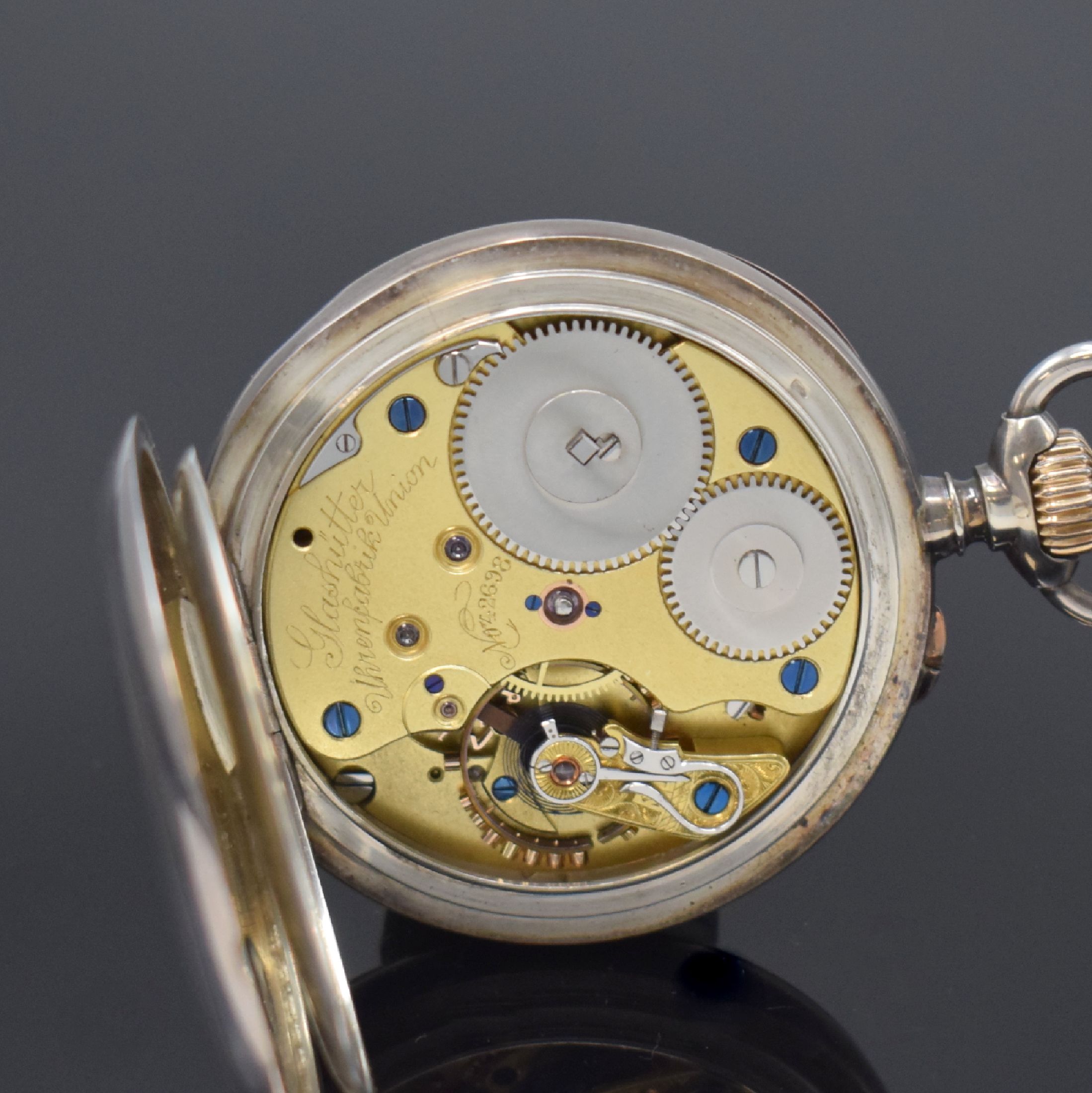 Detail e: UHRENFABRIK UNION GLASHÜTTE offene Taschenuhr in 935er Silber, Deutschland um 1900, Geh. dell., guill. Rücks. m. Monogramm, Silbercuvette, ...