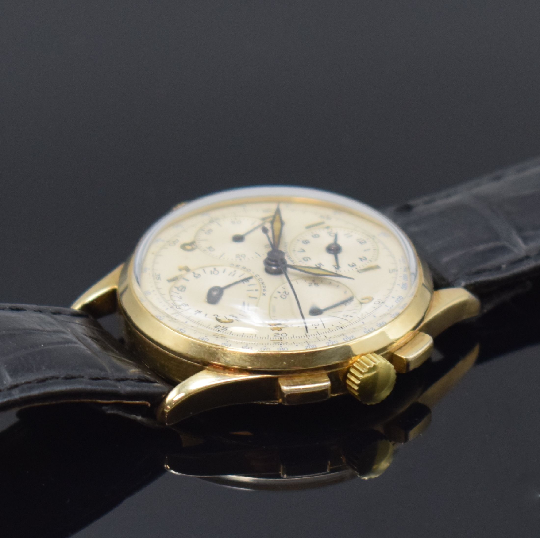 Detail b: UNIVERSAL GENEVE Aero-Compax seltener Schaltradchronograph in GG 585/000, Schweiz um 1945, Handaufzug, Boden u. Glasrand aufgedr., Krone f. Memo-Zeit ...