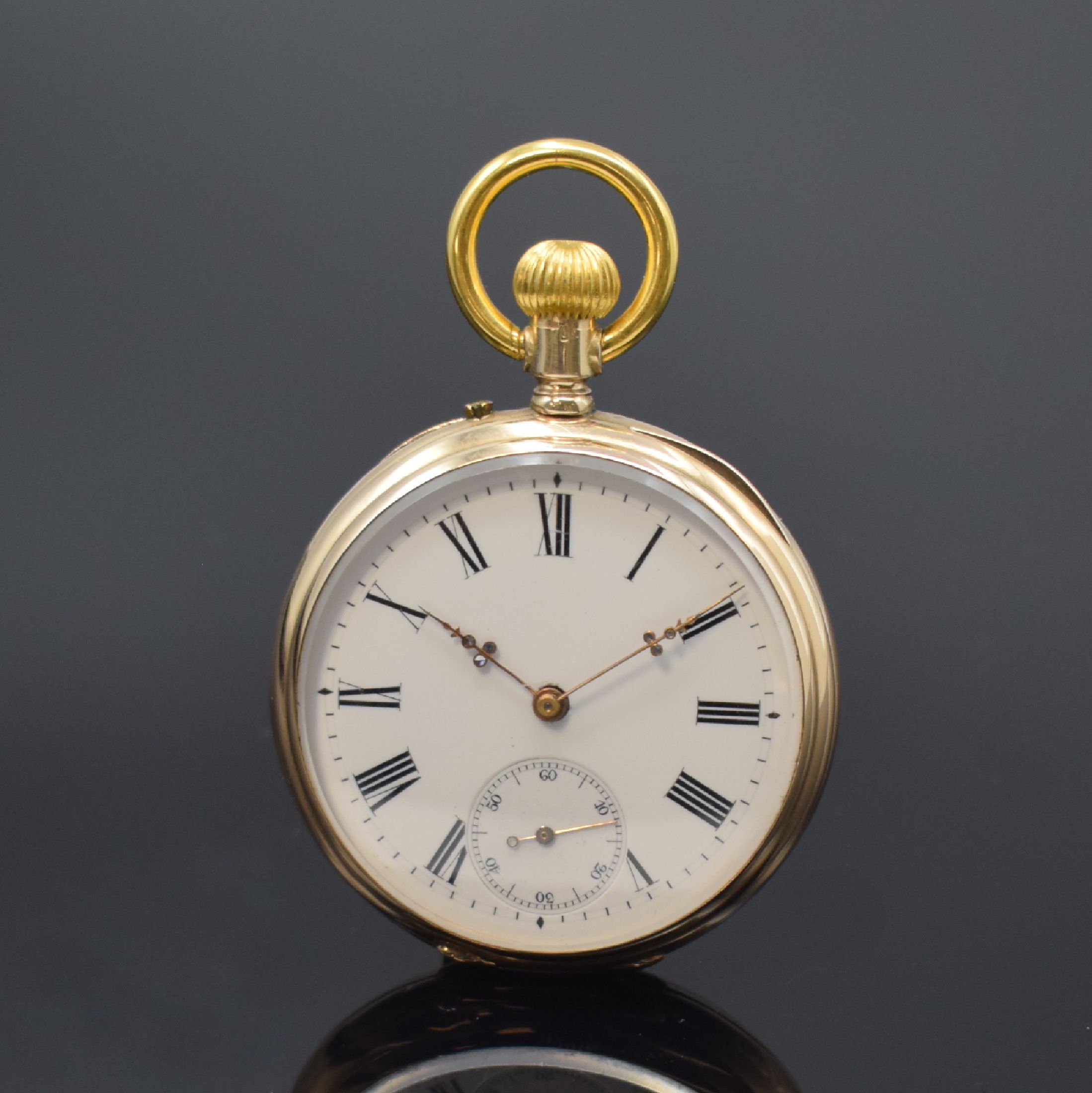 Offene Herrentaschenuhr in GG 585/000, Schweiz um 1900, Geh. dell., Metallcuvette, guill. Rückdeckel m. Monogrammspiegel, Emailzifferbl. m. röm. ...