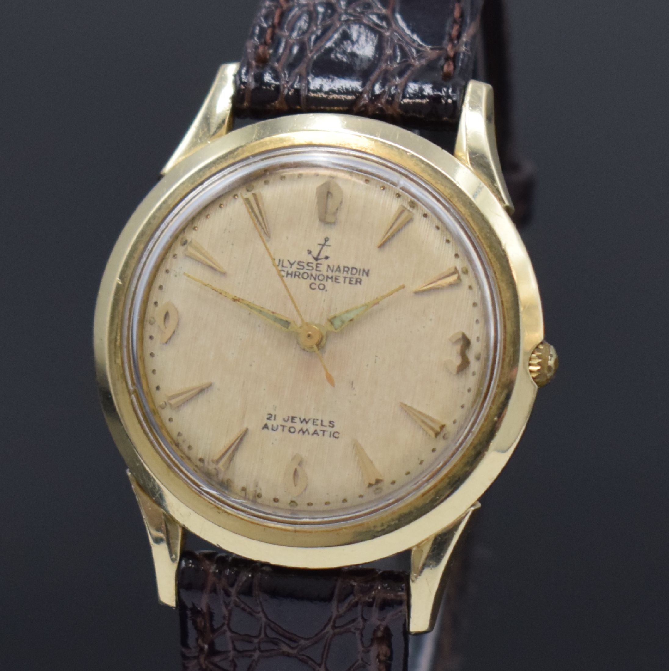 Detail a: ULYSSE NARDIN Chronometer Herrenarmbanduhr in GG 585/000, Schweiz/USA 1960er Jahre, Automatik, Boden m. Widmung verschr., strukturiertes Zifferbl. m. ...