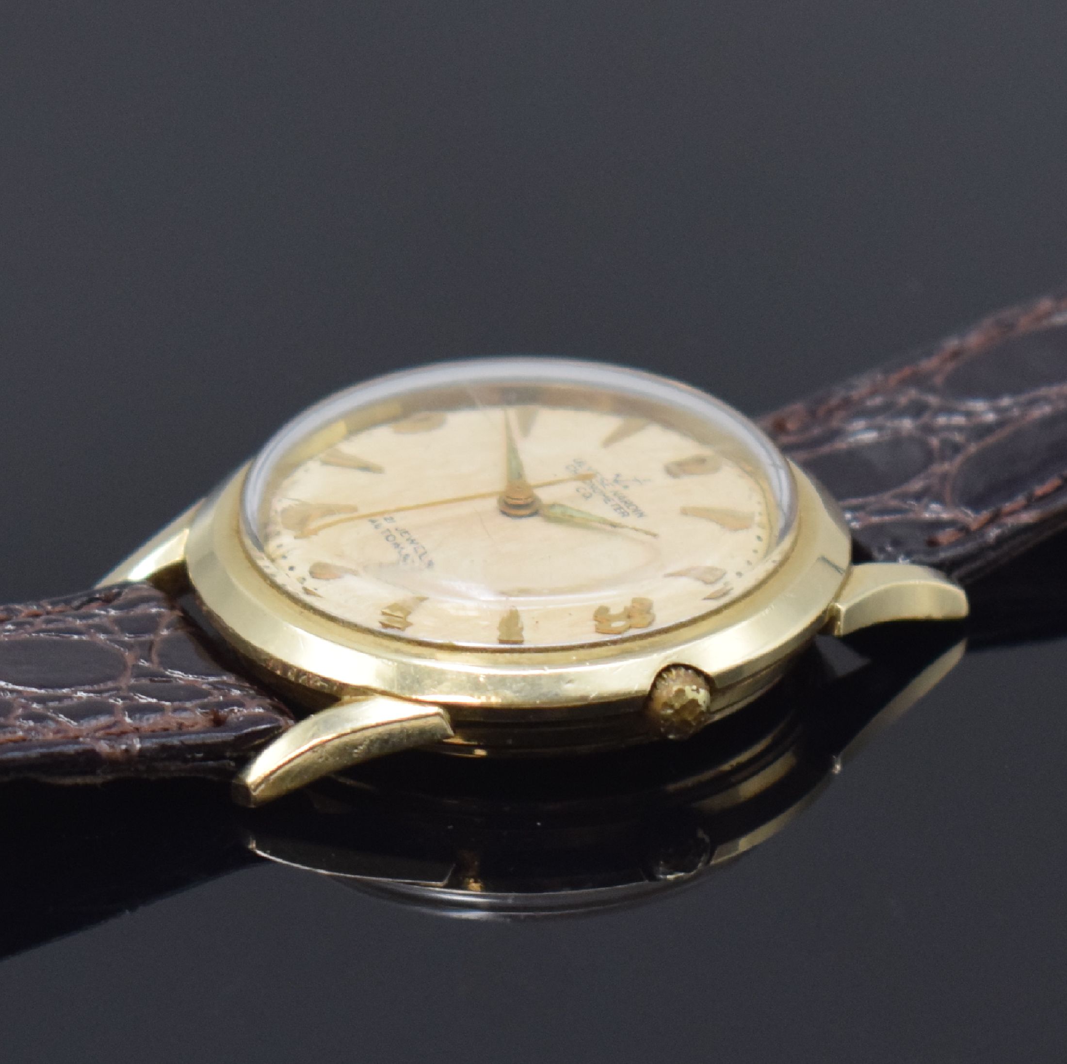 Detail b: ULYSSE NARDIN Chronometer Herrenarmbanduhr in GG 585/000, Schweiz/USA 1960er Jahre, Automatik, Boden m. Widmung verschr., strukturiertes Zifferbl. m. ...