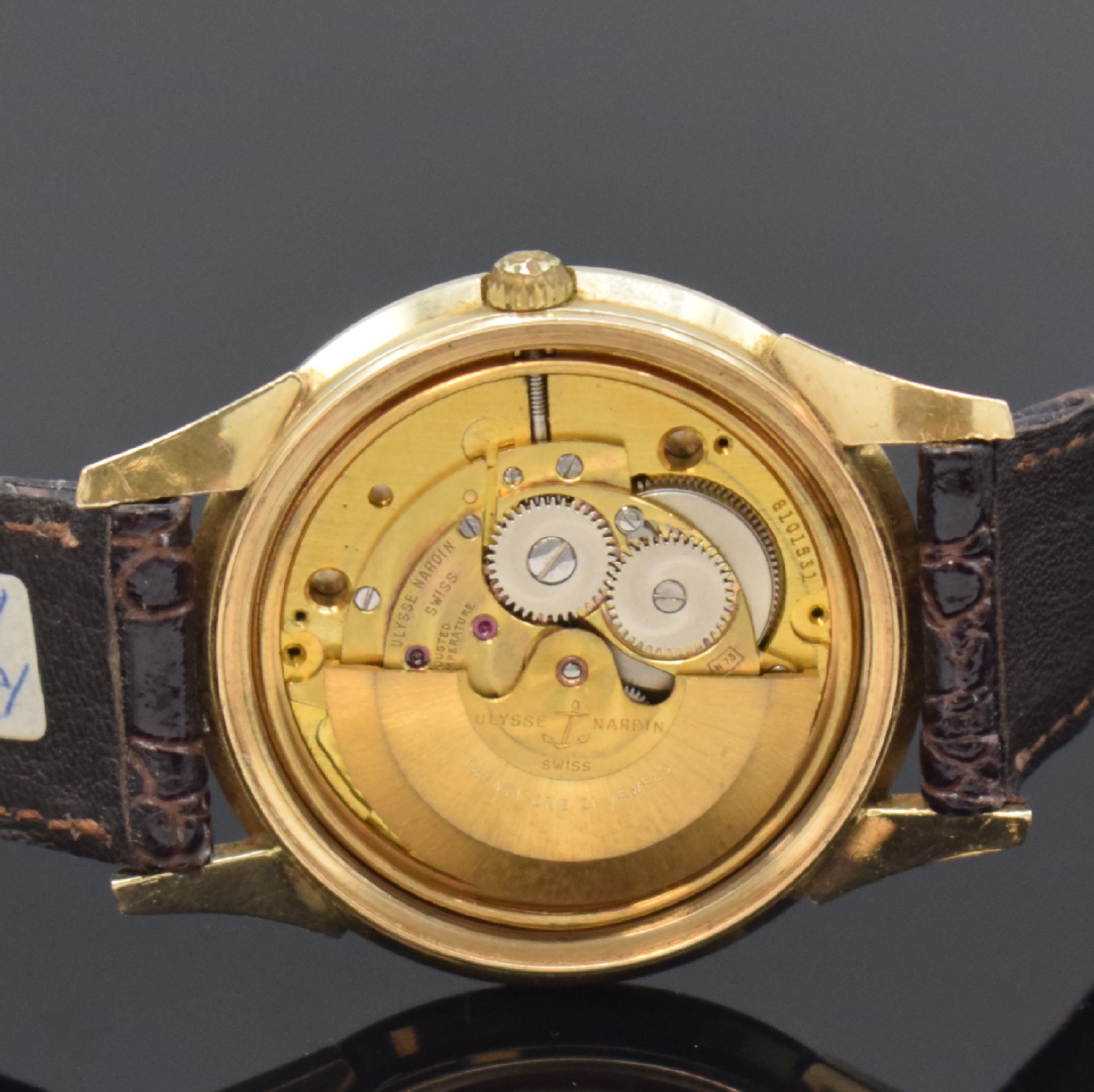 Detail d: ULYSSE NARDIN Chronometer Herrenarmbanduhr in GG 585/000, Schweiz/USA 1960er Jahre, Automatik, Boden m. Widmung verschr., strukturiertes Zifferbl. m. ...