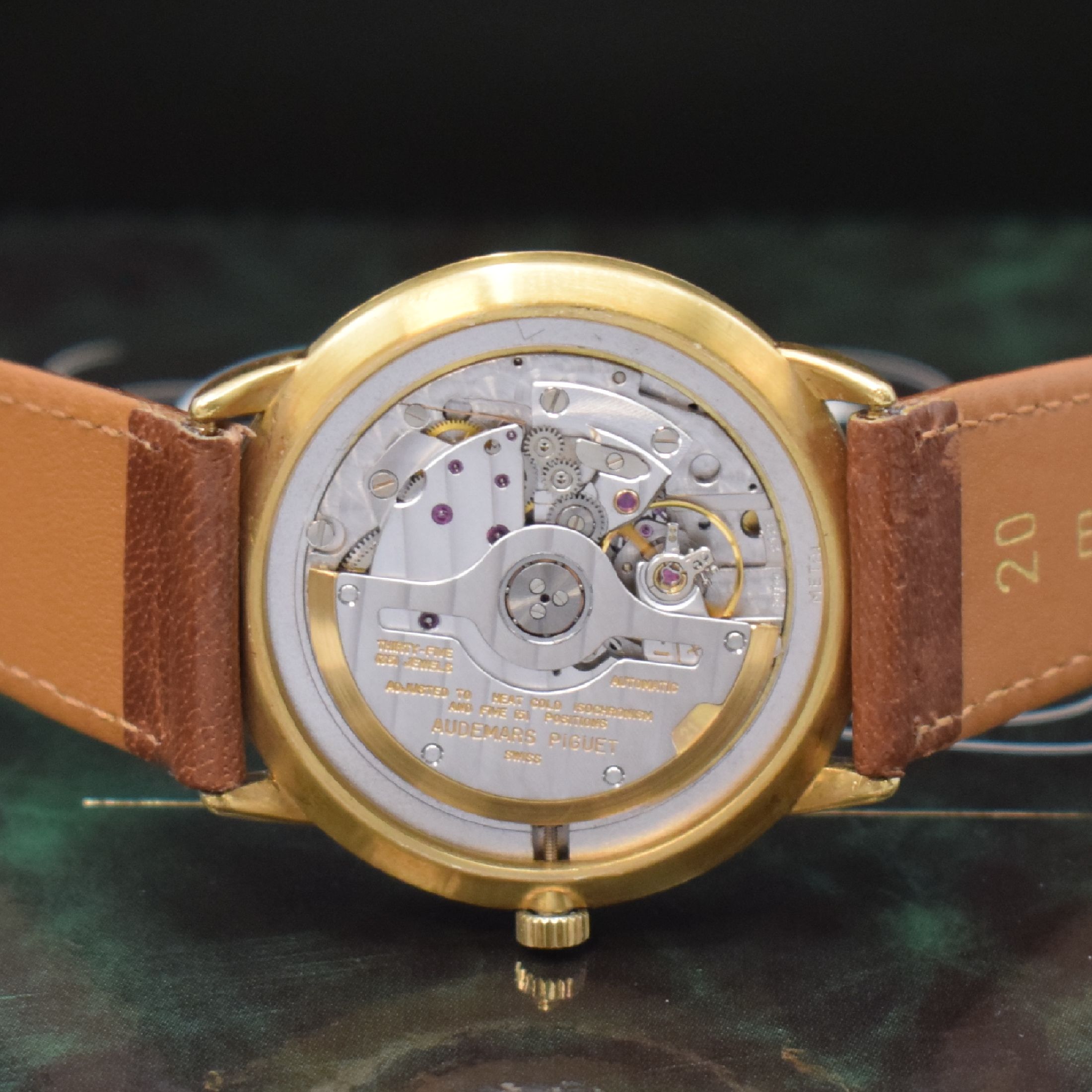 Detail f: AUDEMARS PIGUET Dual Time Herrenarmbanduhr in GG 750/000 Referenz 25685, Schweiz verk. lt. beil. Zertifikat 07/1991, Automatik, Boden u. Glasrand ...