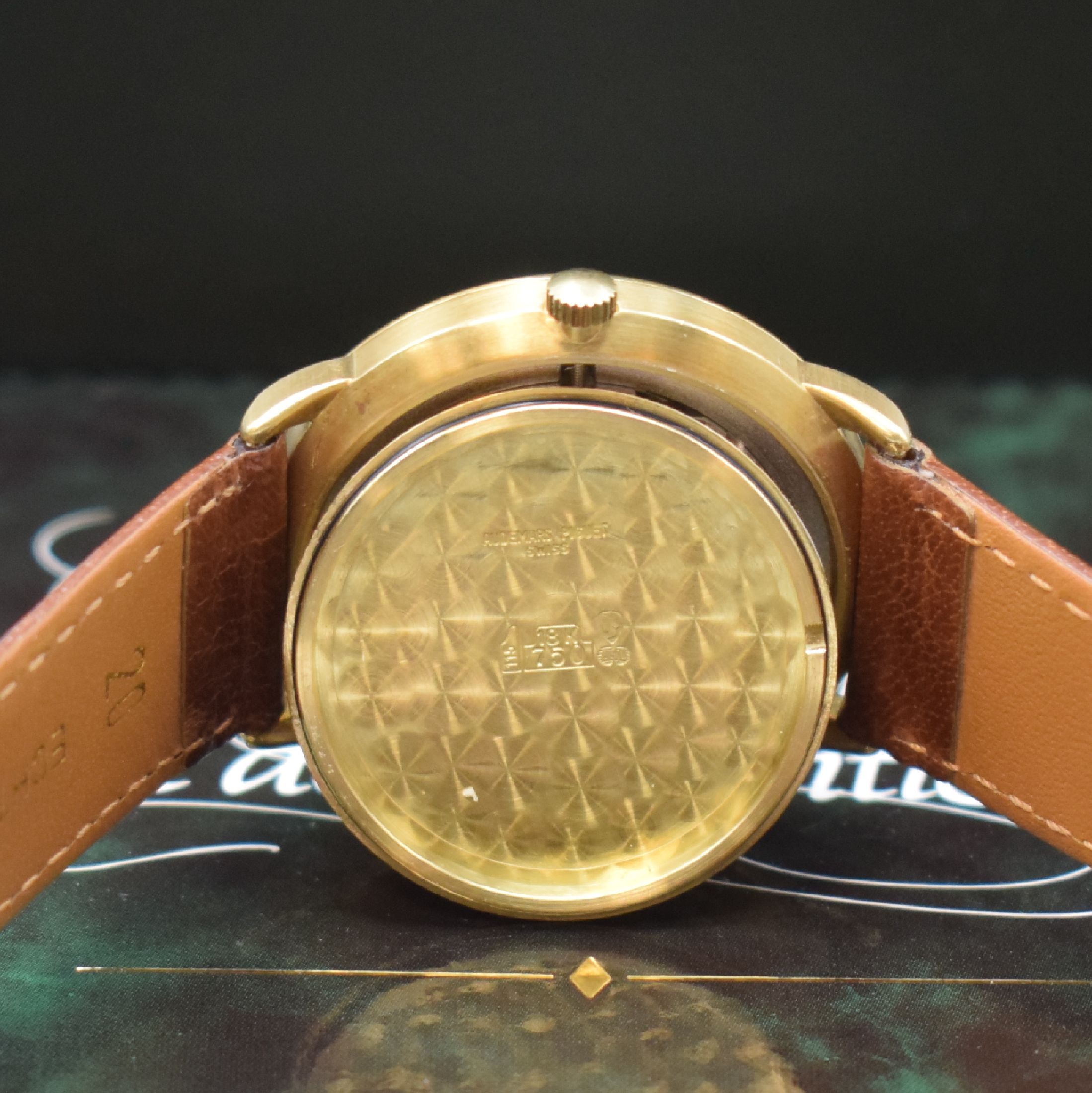 Detail g: AUDEMARS PIGUET Dual Time Herrenarmbanduhr in GG 750/000 Referenz 25685, Schweiz verk. lt. beil. Zertifikat 07/1991, Automatik, Boden u. Glasrand ...