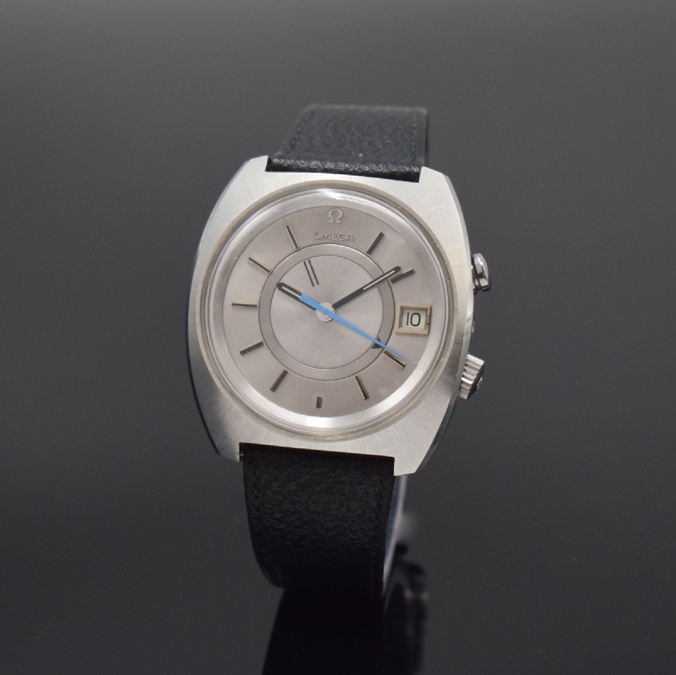 OMEGA Wecker Memomatic Referenz 166.072, Schweiz um 1972, Automatik, Stahlgeh., Boden verschr., orig. Lederband m. Dornschl., silb. Zifferbl. m. ...