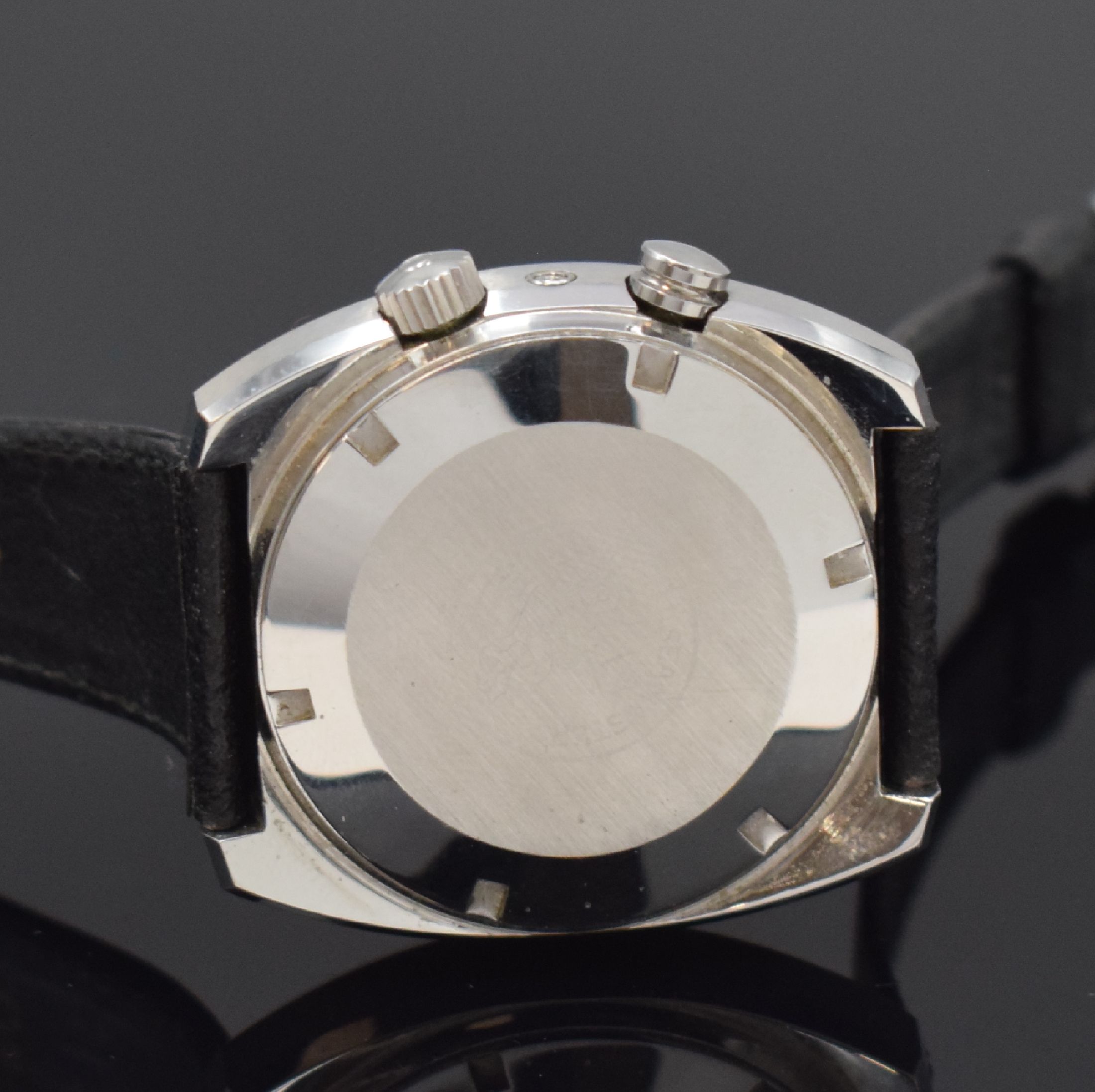 Detail d: OMEGA Wecker Memomatic Referenz 166.072, Schweiz um 1972, Automatik, Stahlgeh., Boden verschr., orig. Lederband m. Dornschl., silb. Zifferbl. m. ...