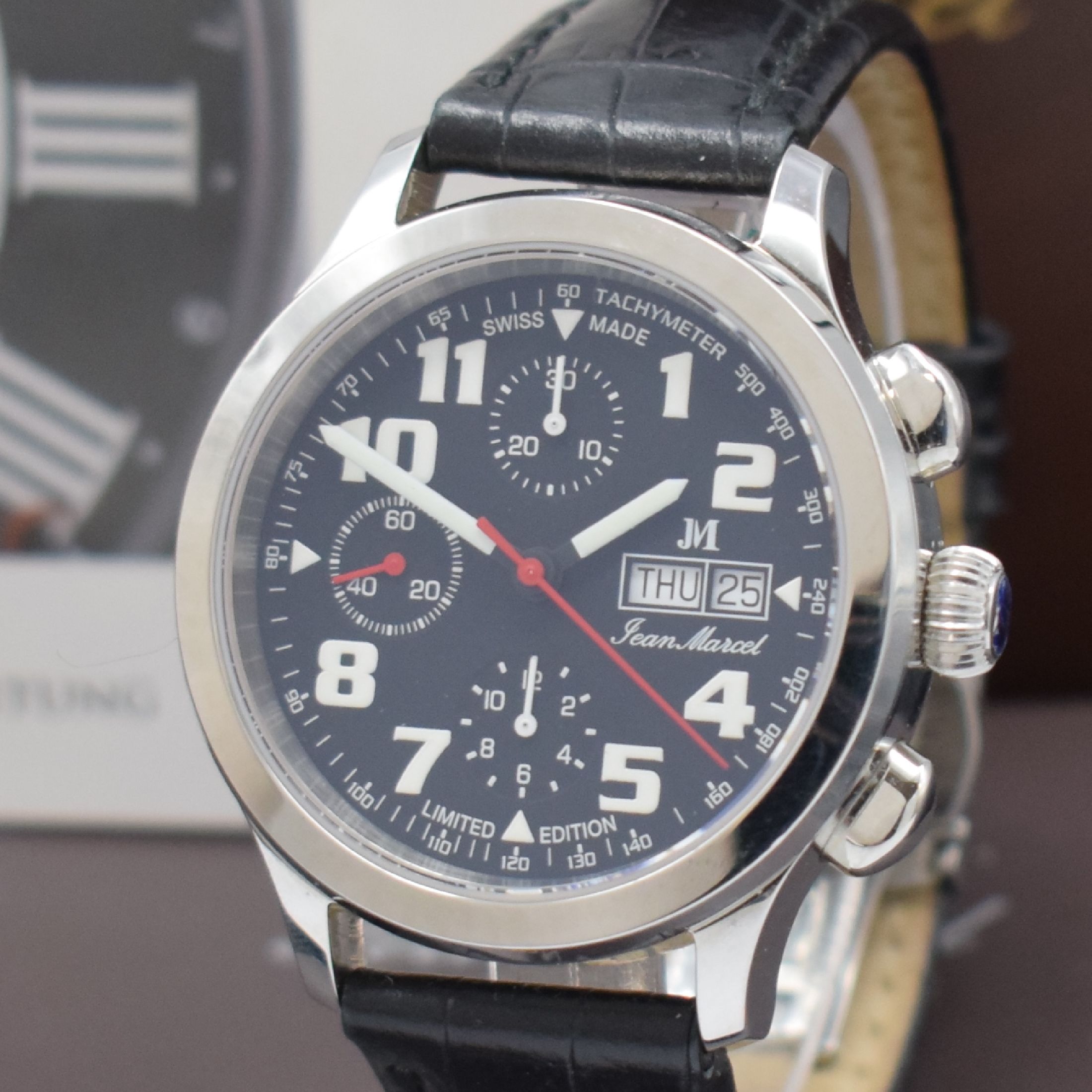 Detail a: JEAN MARCEL Aviator auf 300 Stück limitierter Armbandchronograph in Stahl, Schweiz um 2010, Automatik, beids. vergl. Geh., Boden 5- fach verschr., ...