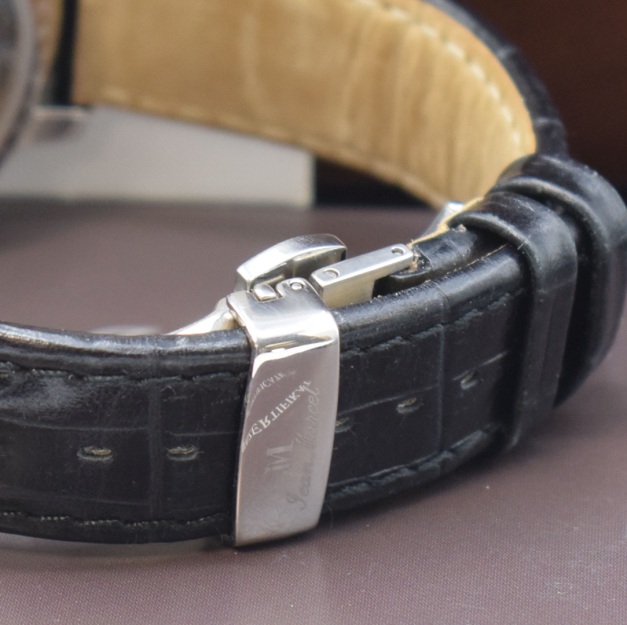 Detail b: JEAN MARCEL Aviator auf 300 Stück limitierter Armbandchronograph in Stahl, Schweiz um 2010, Automatik, beids. vergl. Geh., Boden 5- fach verschr., ...