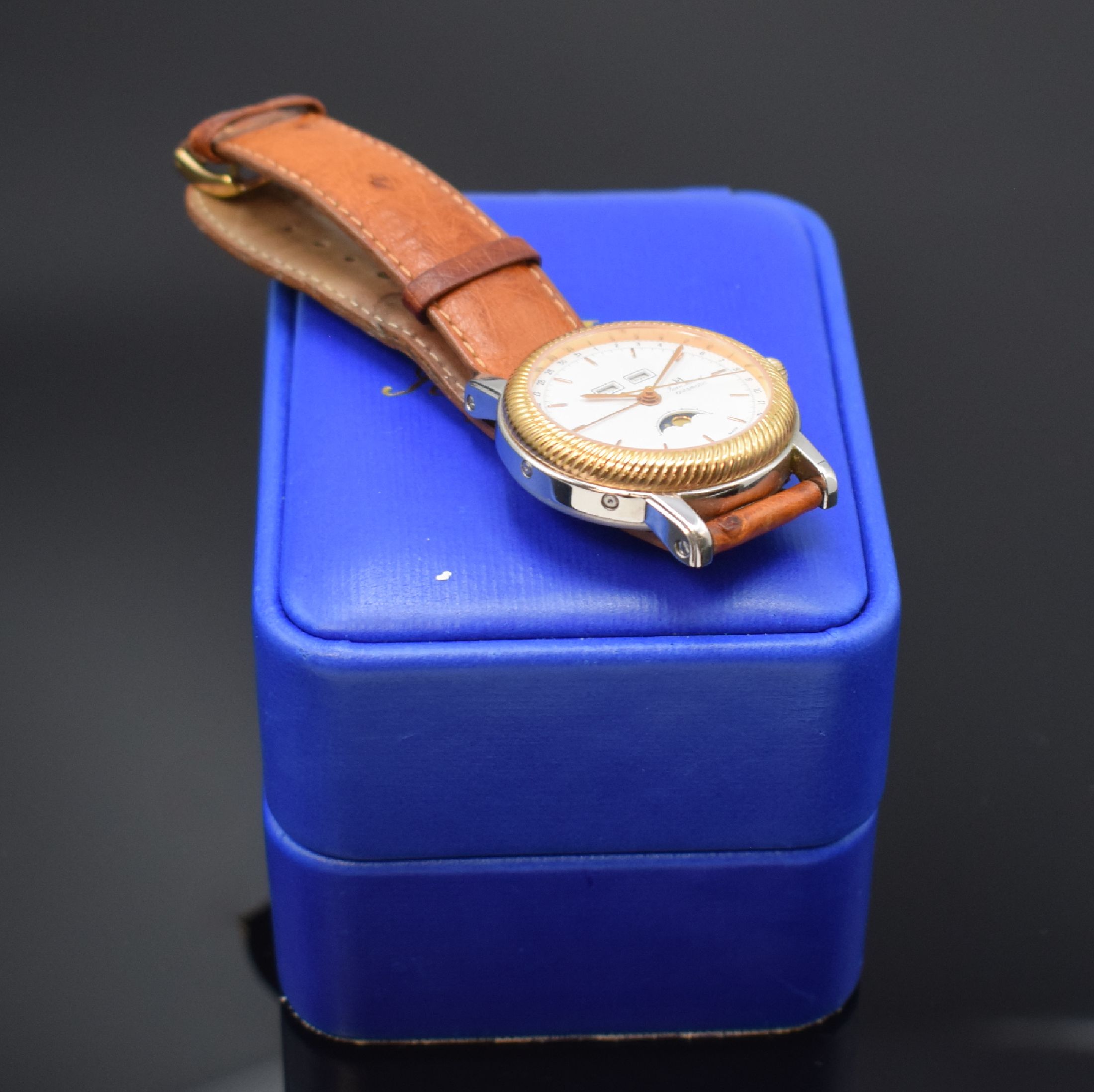 Detail f: JEAN MARCEL Innovation 2000 Herrenarmbanduhr mit Vollkalender in Stahl/Gold, Schweiz um 1997, Automatik, beids. vergl. Geh., Boden 4- fach verschr., ...
