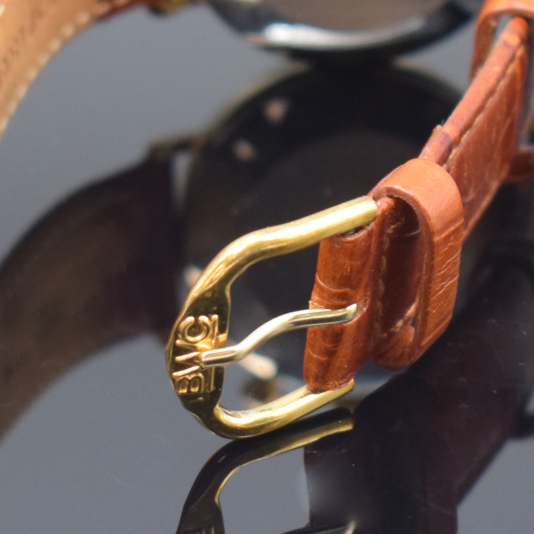 Detail b: BWC vergoldete Armbanduhr mit Chronograph, Schweiz um 1985, Handaufzug, Stahlboden gedr., Lederband m. orig. Dornschl., silb. Zifferbl. m. röm. ...