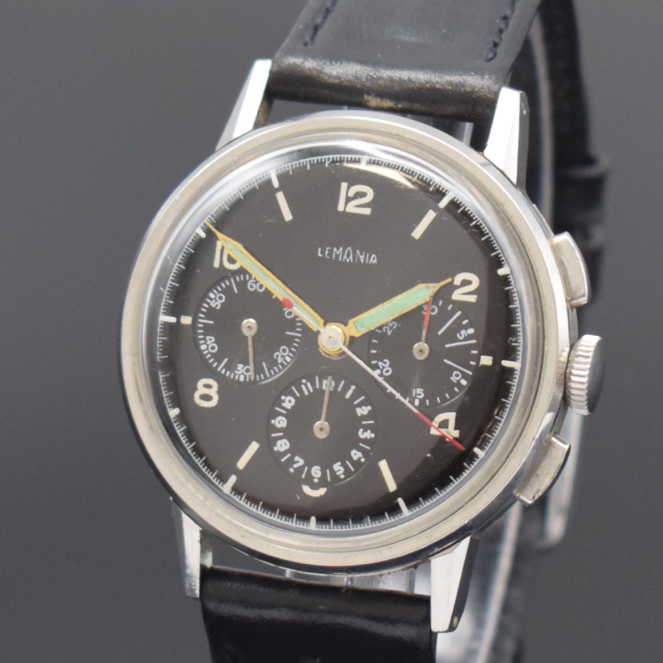 Detail a: LEMANIA Schaltradchronograph in Stahl, Schweiz um 1955, Handaufzug, Boden aufgedr., schwarzes Zifferbl. rest., silb. Std.-Ind. u. arab. Zahlen, ...