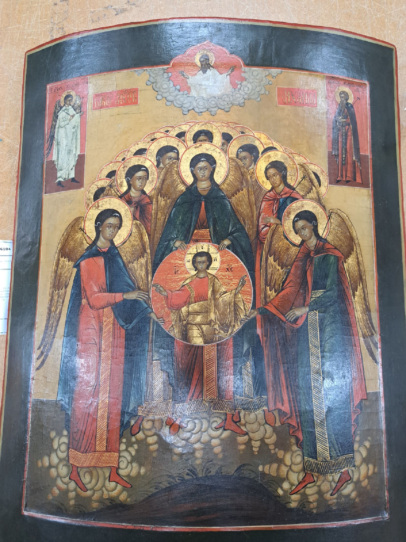 Detail a: Große Ikone, Russland, Ende 19.Jh., Tempera auf Holz, wohl Himmelfahrt Christi, Christus im Clipeus umgeben von einer Engelsschar, goldgehöht, ...