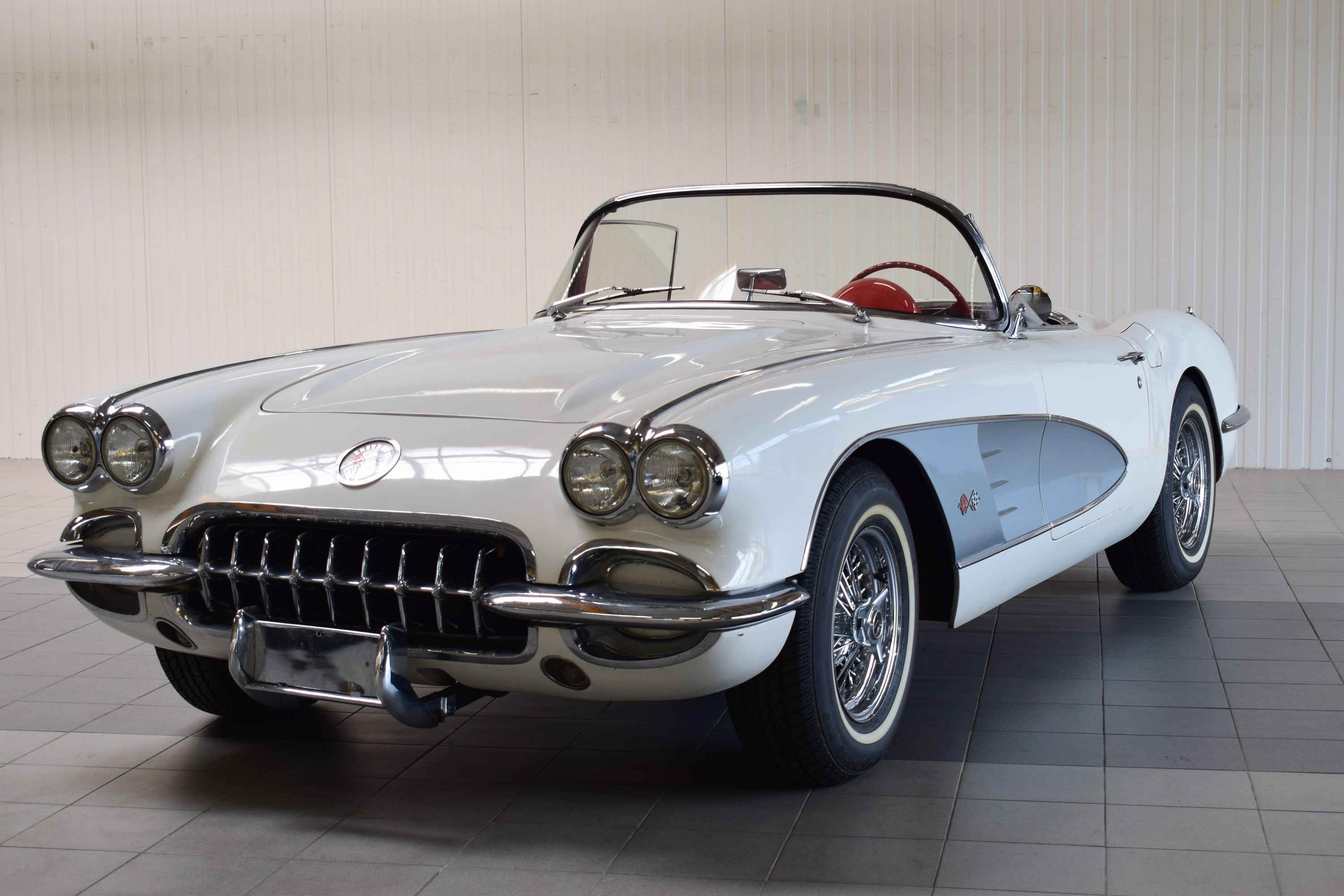 Detail b: Chevrolet Corvette C1, Fahrgestellnummer: J59S104921, EZ 07/1959, 1. Hand in Deutschland, Laufleistung 44.979 meilen abgelesen, HU 07/2024, ...