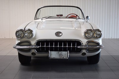 26691589a - Chevrolet Corvette C1, chassis number: J59S104921, first registered 07/1959, one owner in Germany, mileage read 44,979 miles, valid MOT until 07/2024, historic registration, 171 kW/232 PS, 8-cylinder, manual transmission, white exterior, red leather interior. The vehicle was imported by the owner themselves from Palm Springs in 1991. Hardtop (to be restored) and original rims available. Classic Data short evaluation from 07/2021 available, various invoices including "Bill of Sale" from 1991."