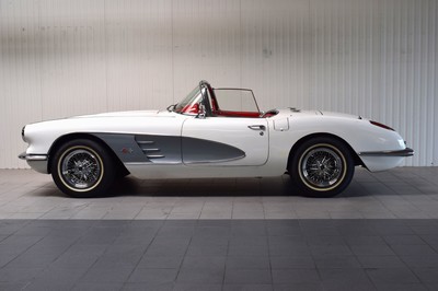 26691589g - Chevrolet Corvette C1, chassis number: J59S104921, first registered 07/1959, one owner in Germany, mileage read 44,979 miles, valid MOT until 07/2024, historic registration, 171 kW/232 PS, 8-cylinder, manual transmission, white exterior, red leather interior. The vehicle was imported by the owner themselves from Palm Springs in 1991. Hardtop (to be restored) and original rims available. Classic Data short evaluation from 07/2021 available, various invoices including "Bill of Sale" from 1991."