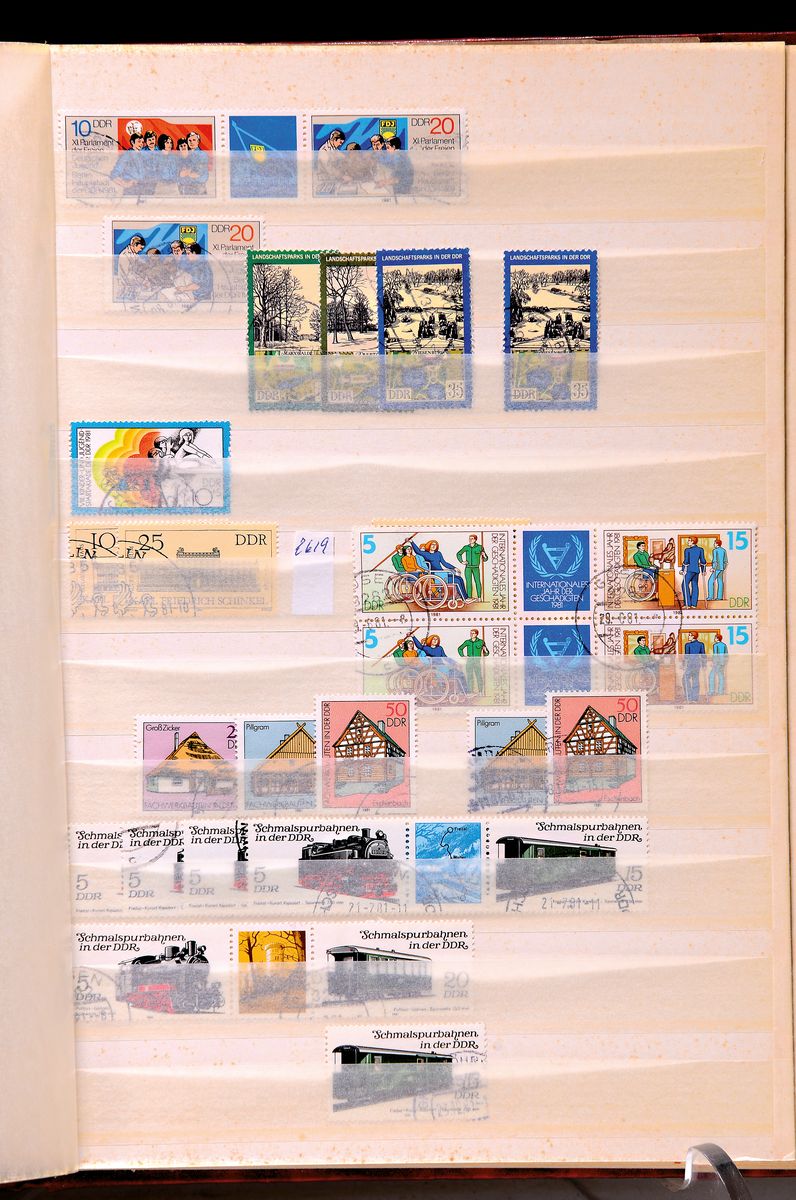 Nachlass-Konvolut Briefmarken, DDR, postfrisch und gestempelt hoher Katalogwert, viele Dubletten, auch Anfangswerte dabei, in mehreren Alben