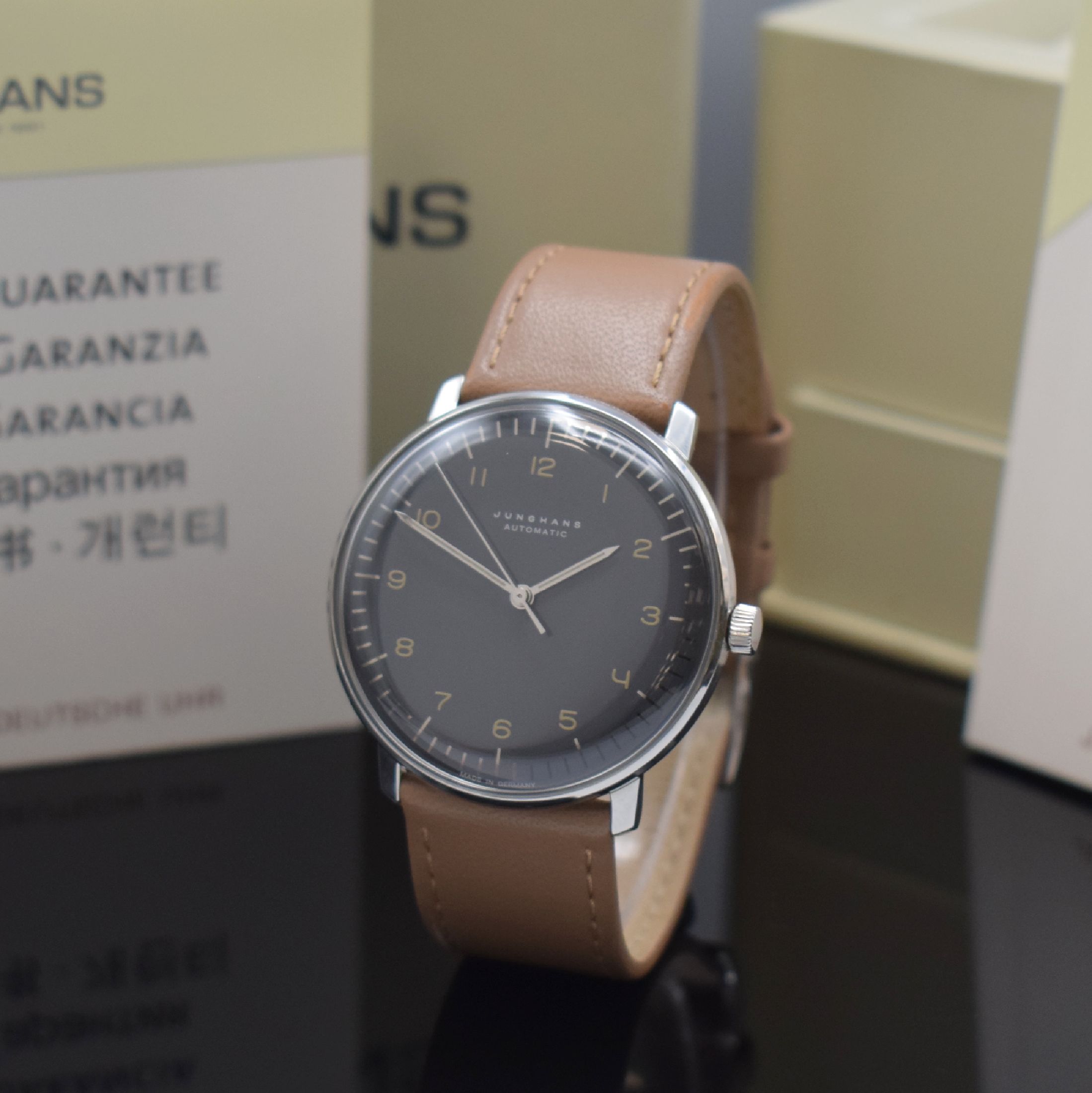 JUNGHANS Herrenarmbanduhr Design Max Bill Referenz 027/3401, Automatik, Edelstahlgeh. inkl. orig. Lederband m. Dornschl., Boden verschr., graues ...